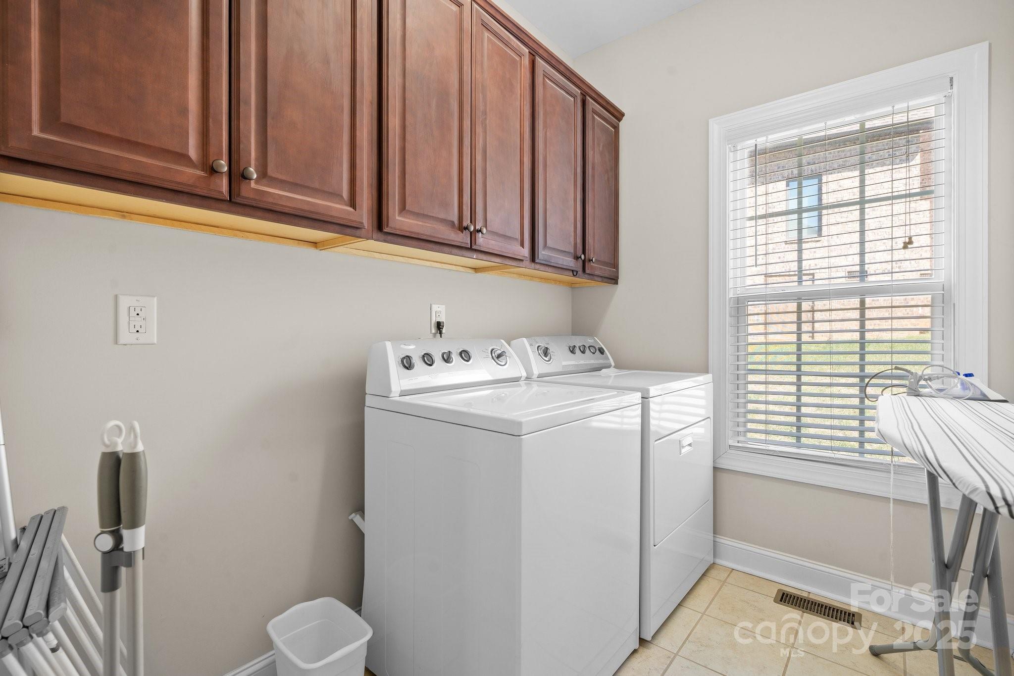3815 10th Street NE
