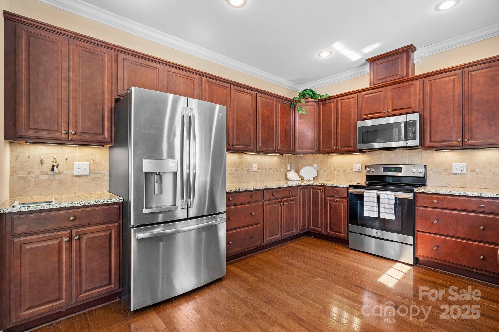 3815 10th Street NE