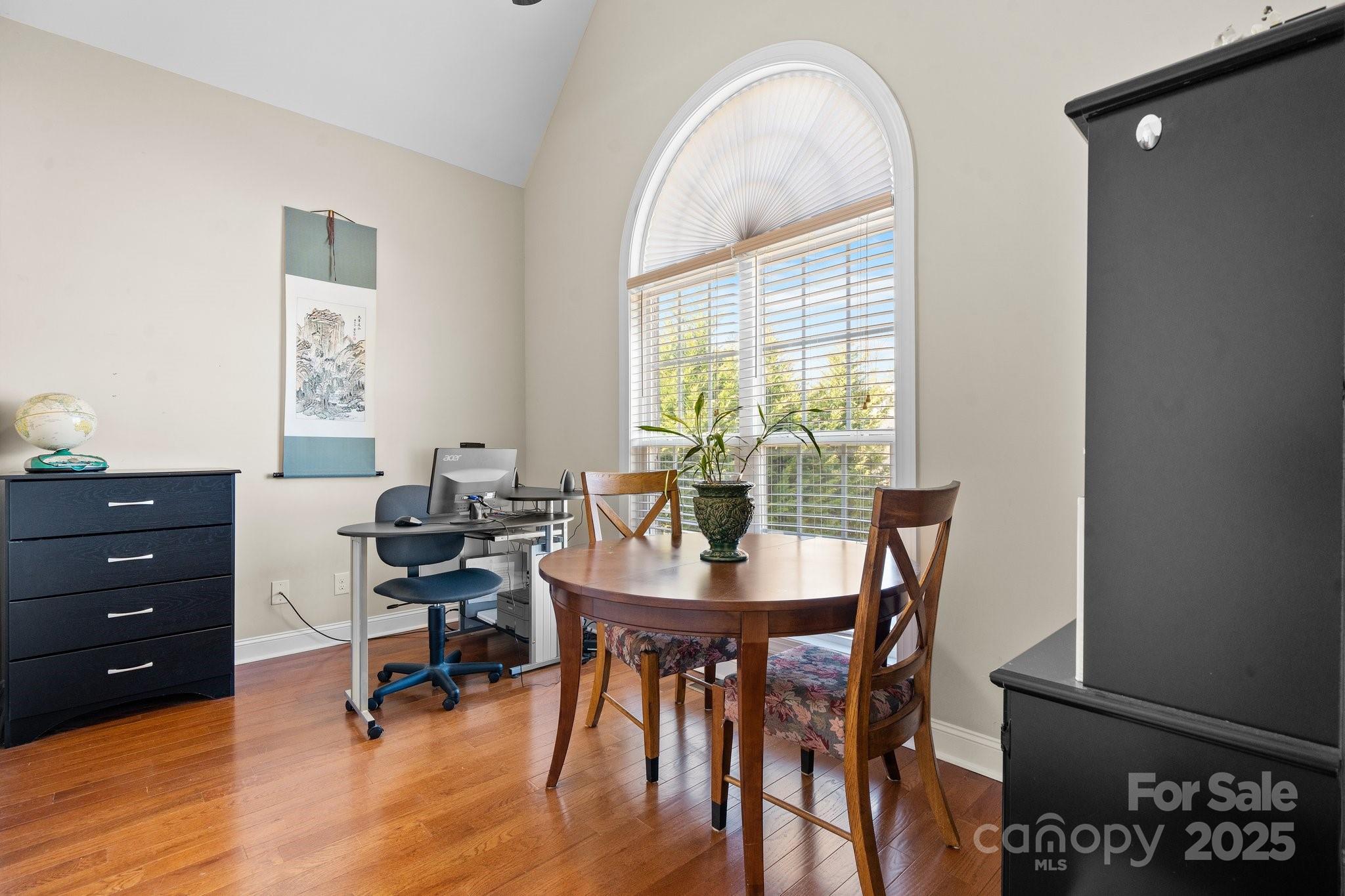 3815 10th Street NE