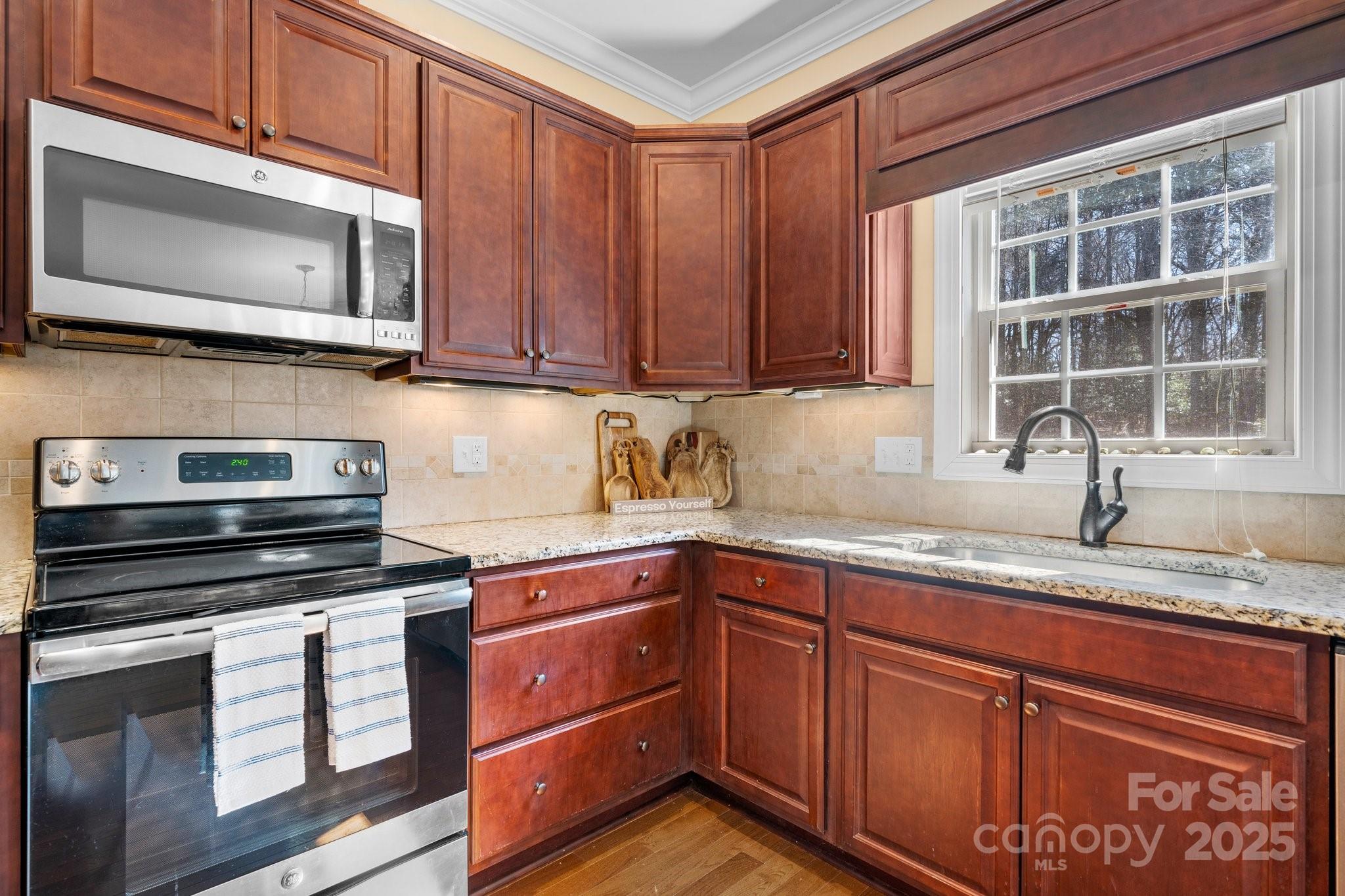 3815 10th Street NE