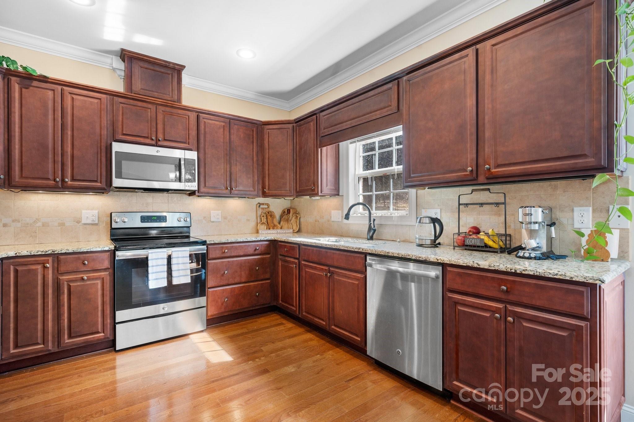 3815 10th Street NE