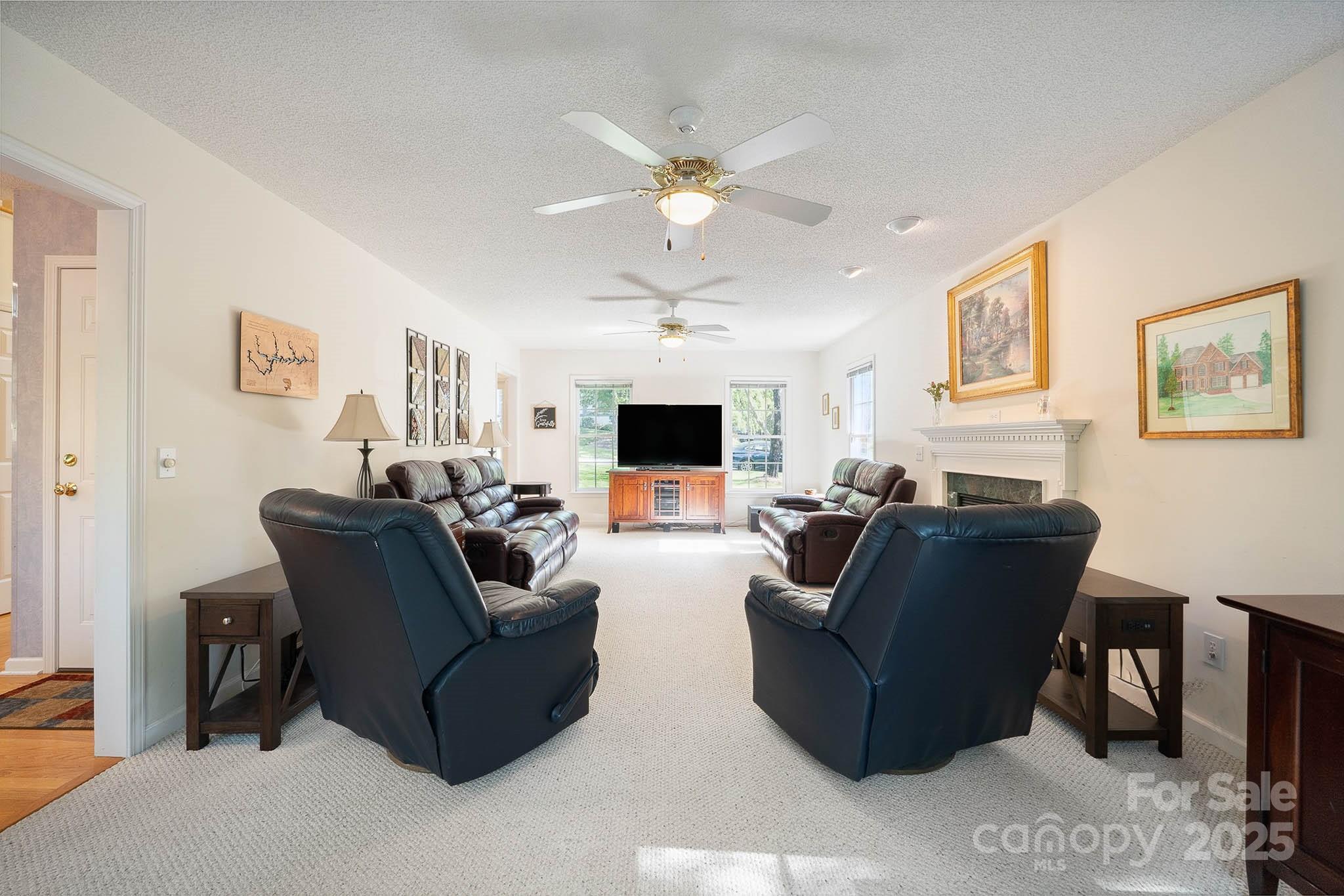 210 35th Avenue NE