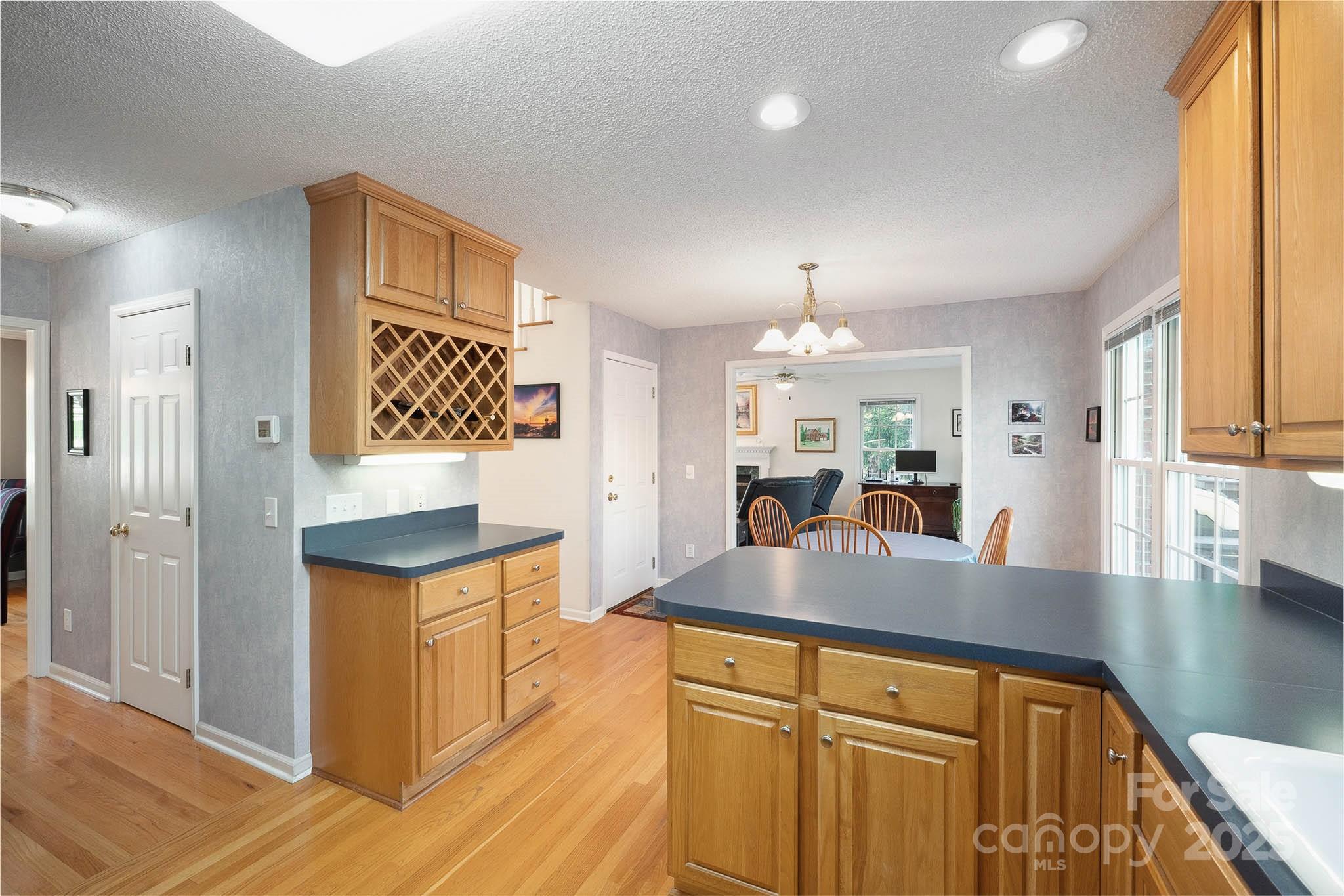 210 35th Avenue NE