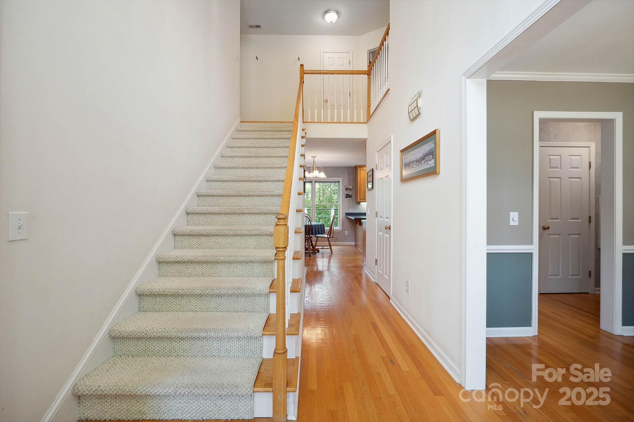 210 35th Avenue NE