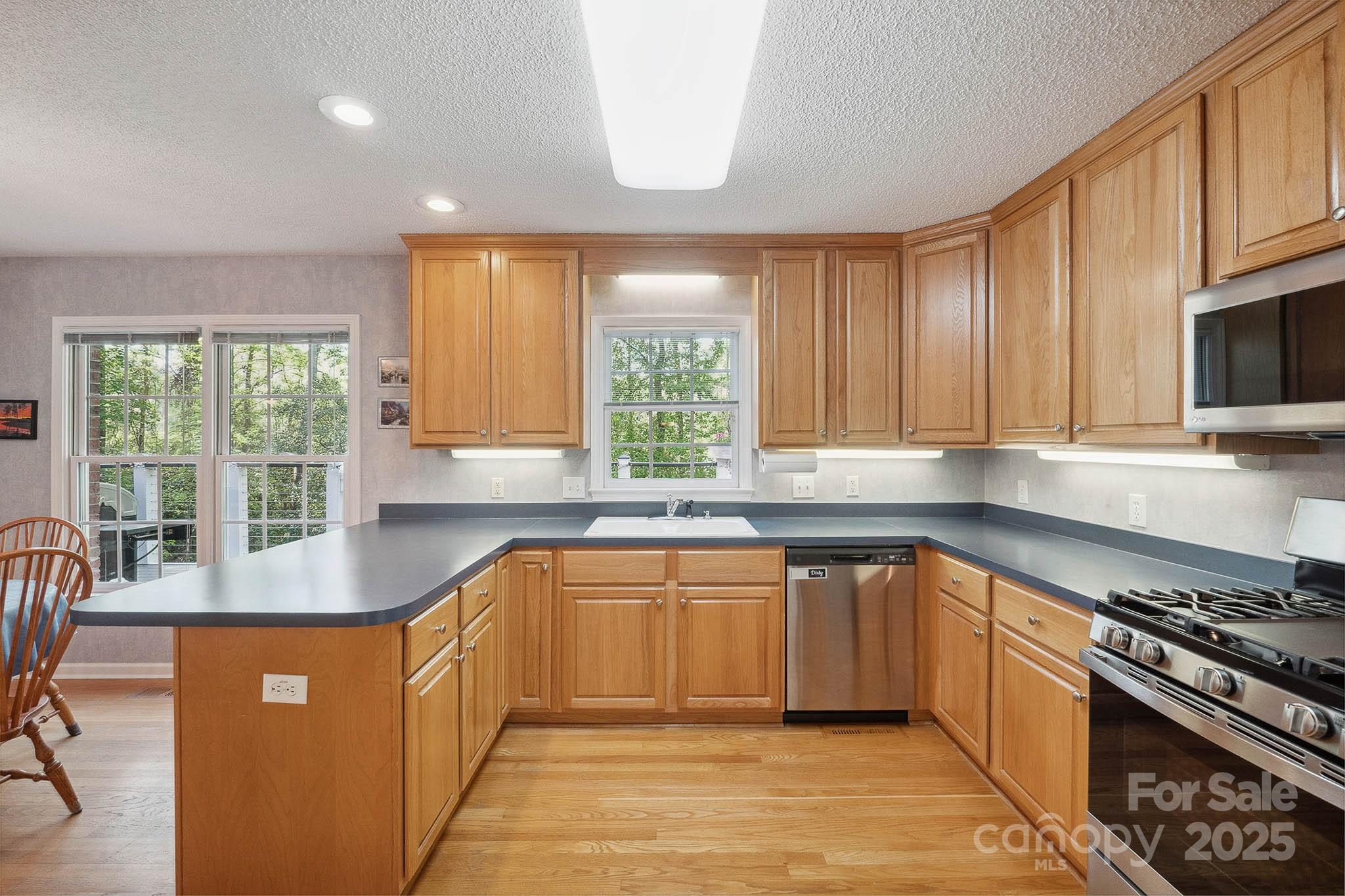 210 35th Avenue NE