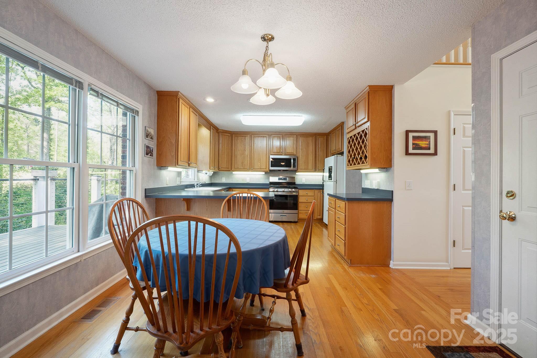 210 35th Avenue NE