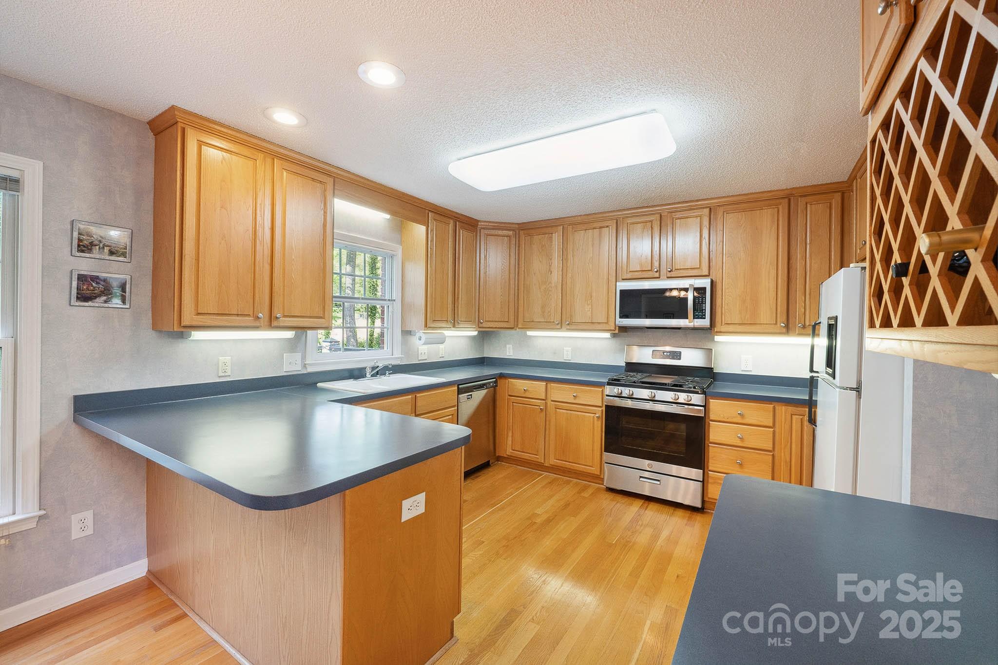 210 35th Avenue NE