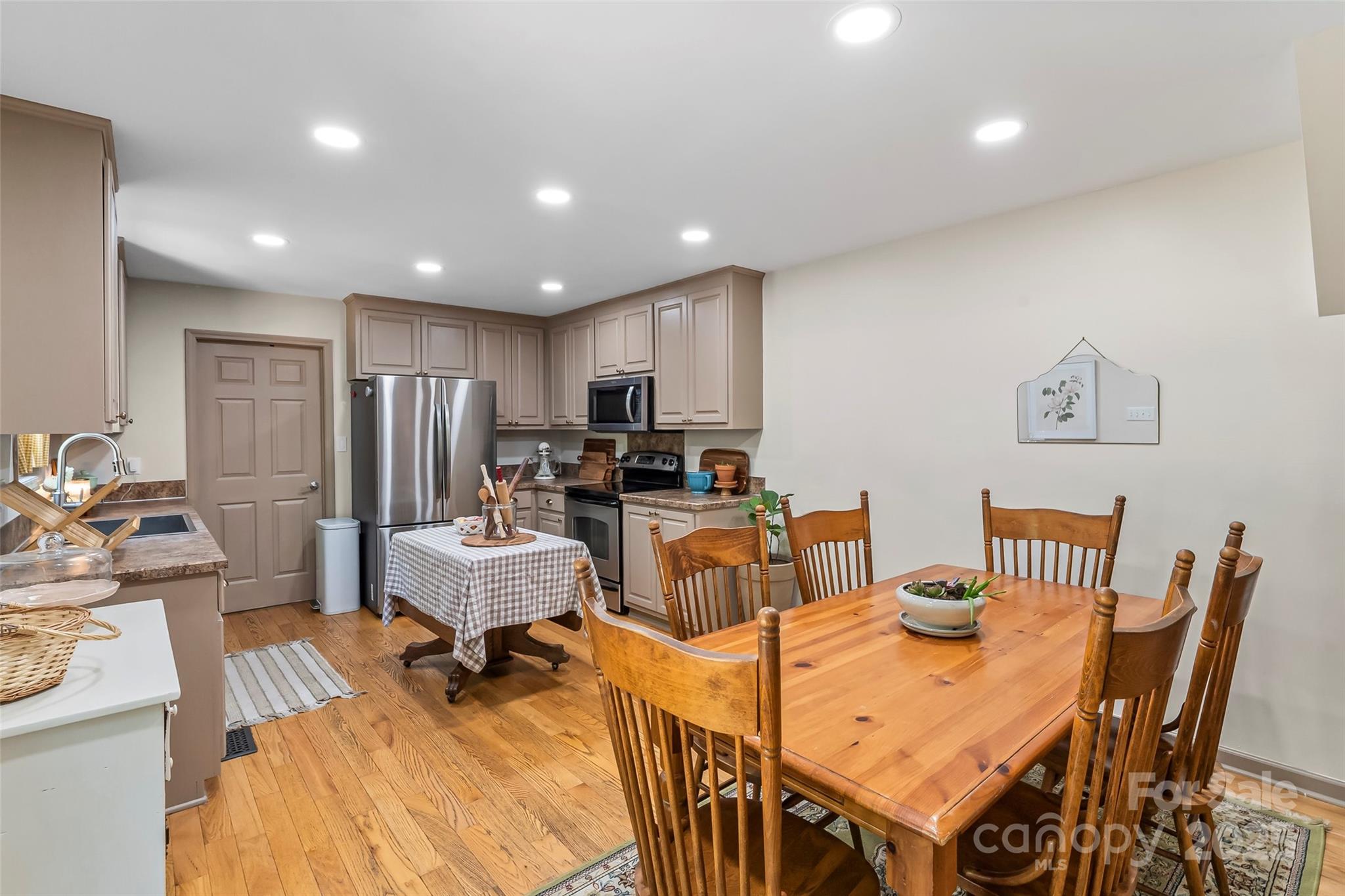 1338 Pell Drive