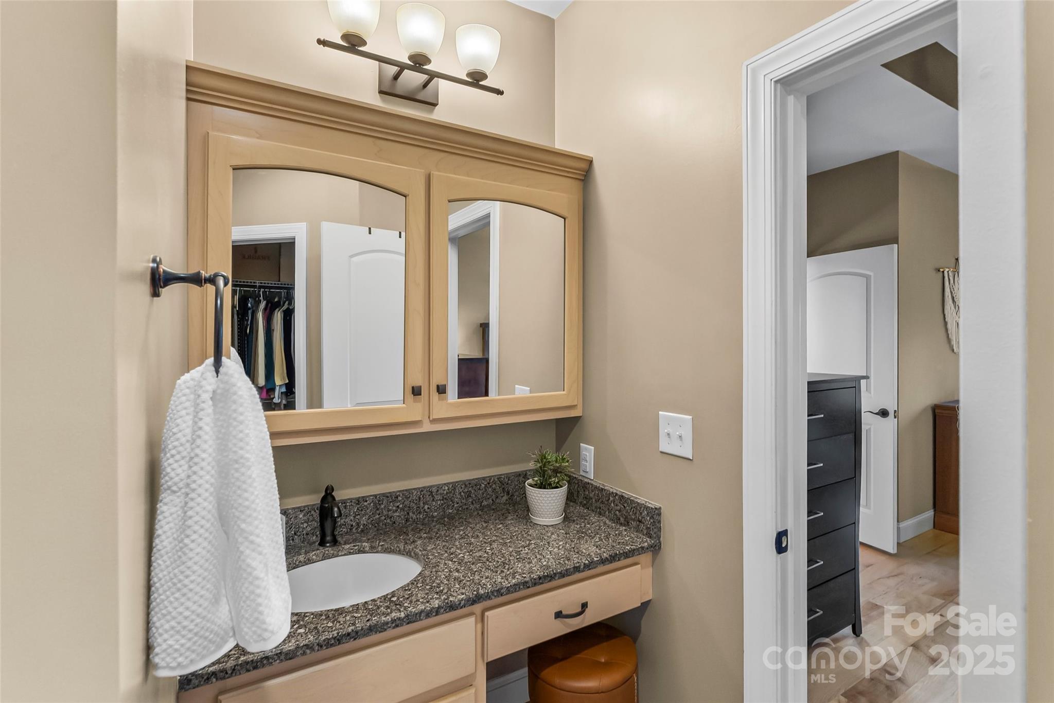 5346 Oak Crest Lane