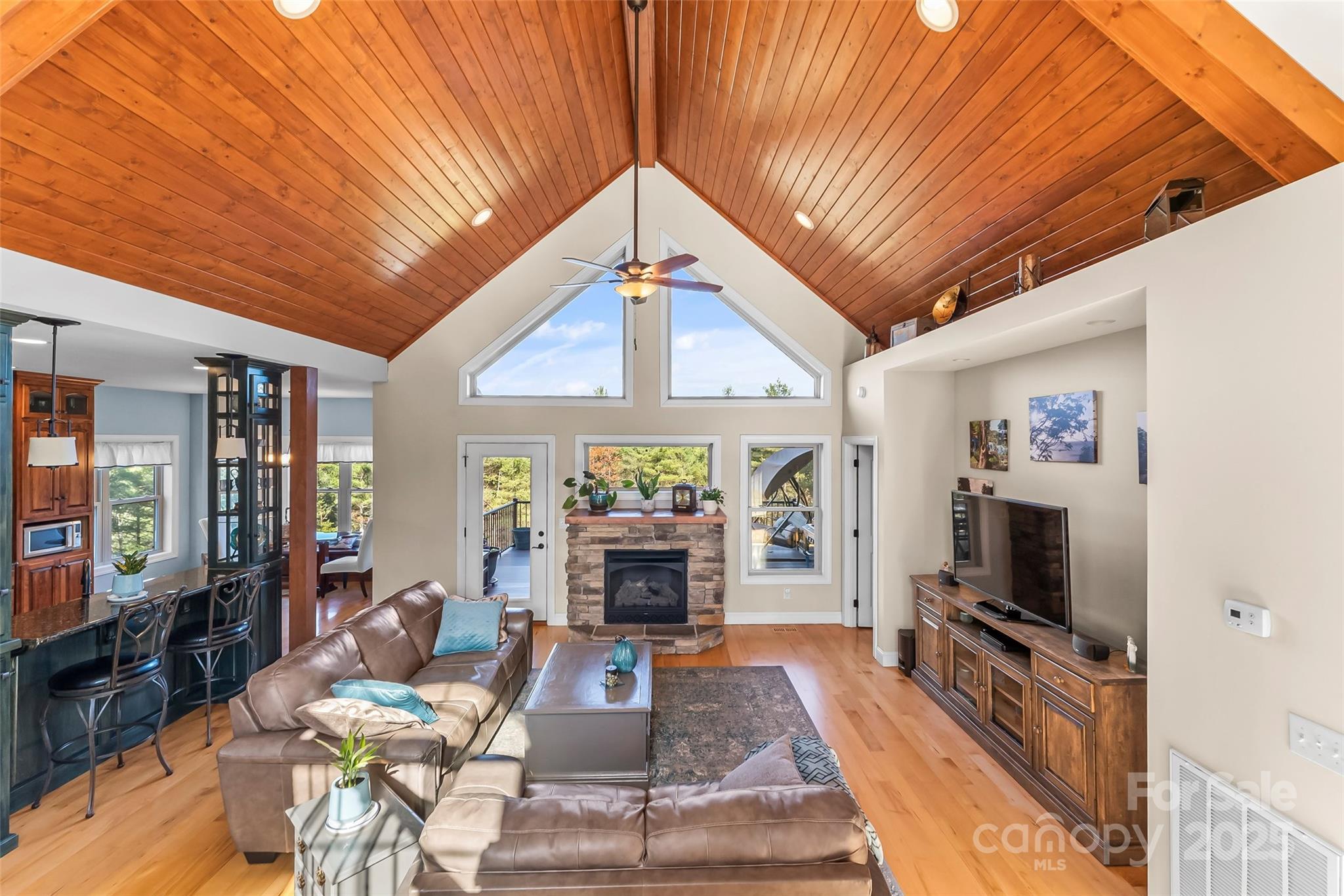 5346 Oak Crest Lane
