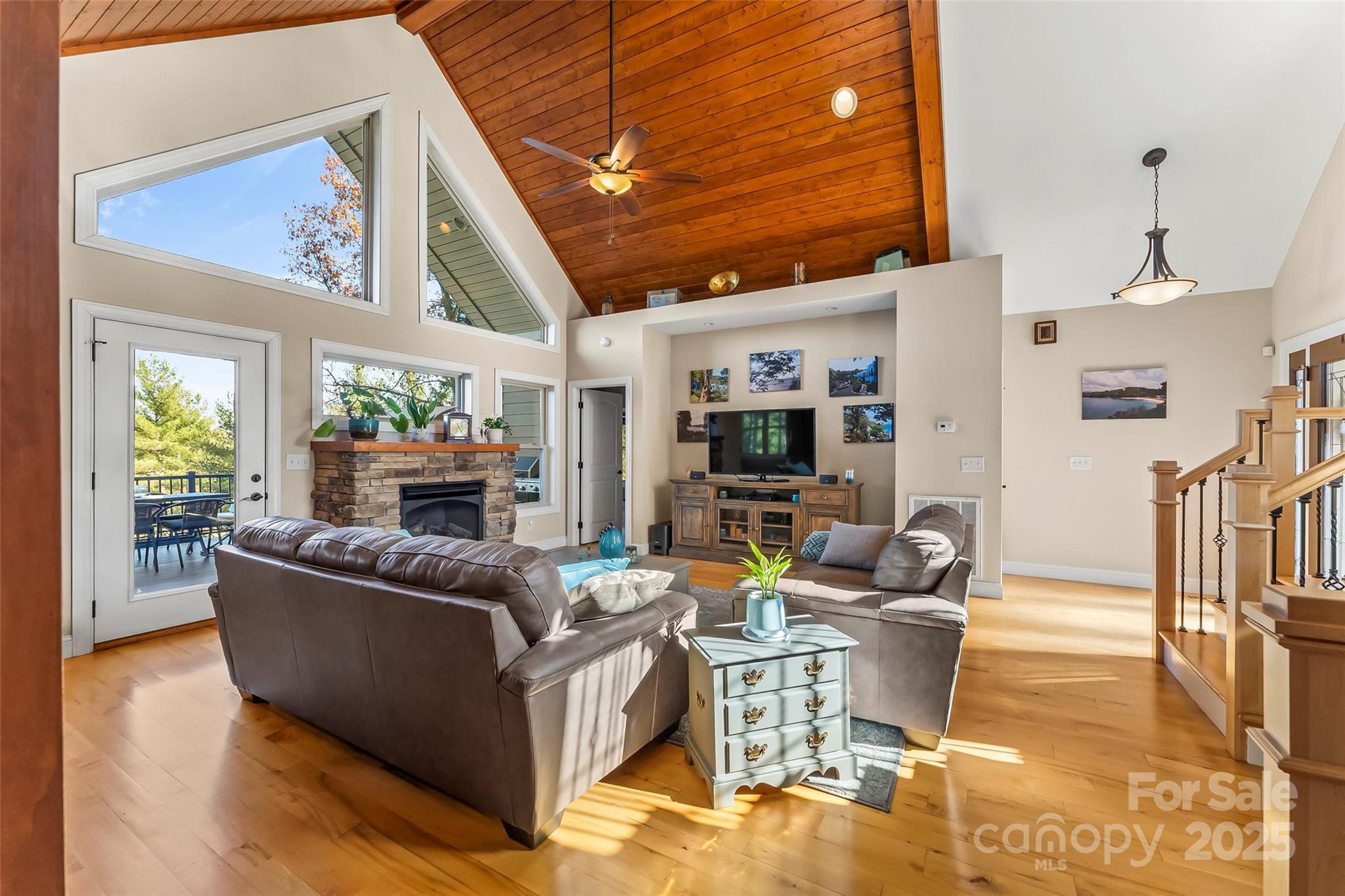 5346 Oak Crest Lane