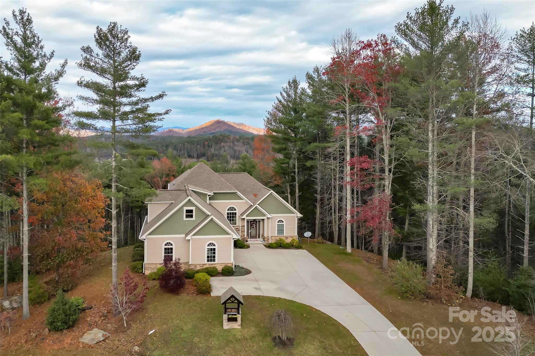 5346 Oak Crest Lane