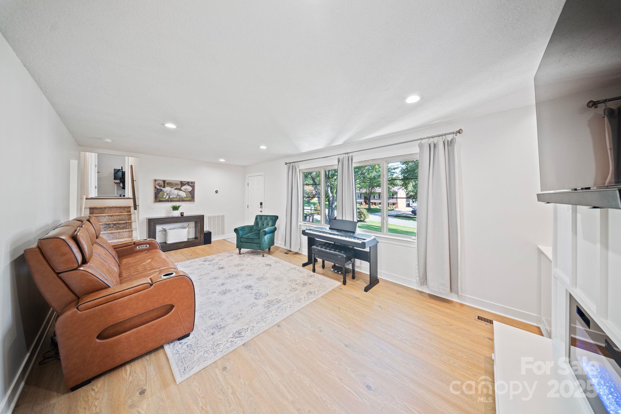 5703 Valley Field Road