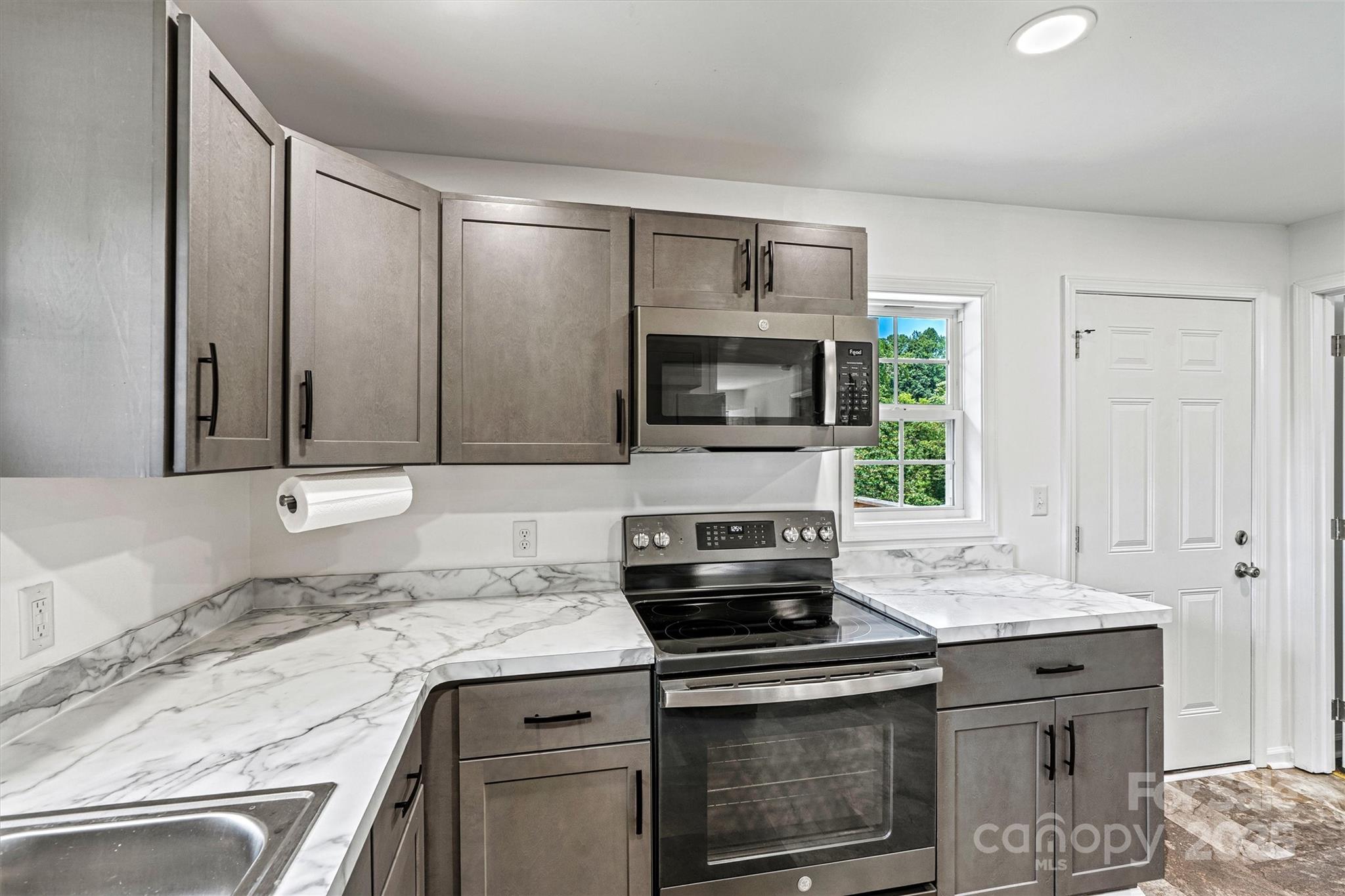 428 Folk Street NW