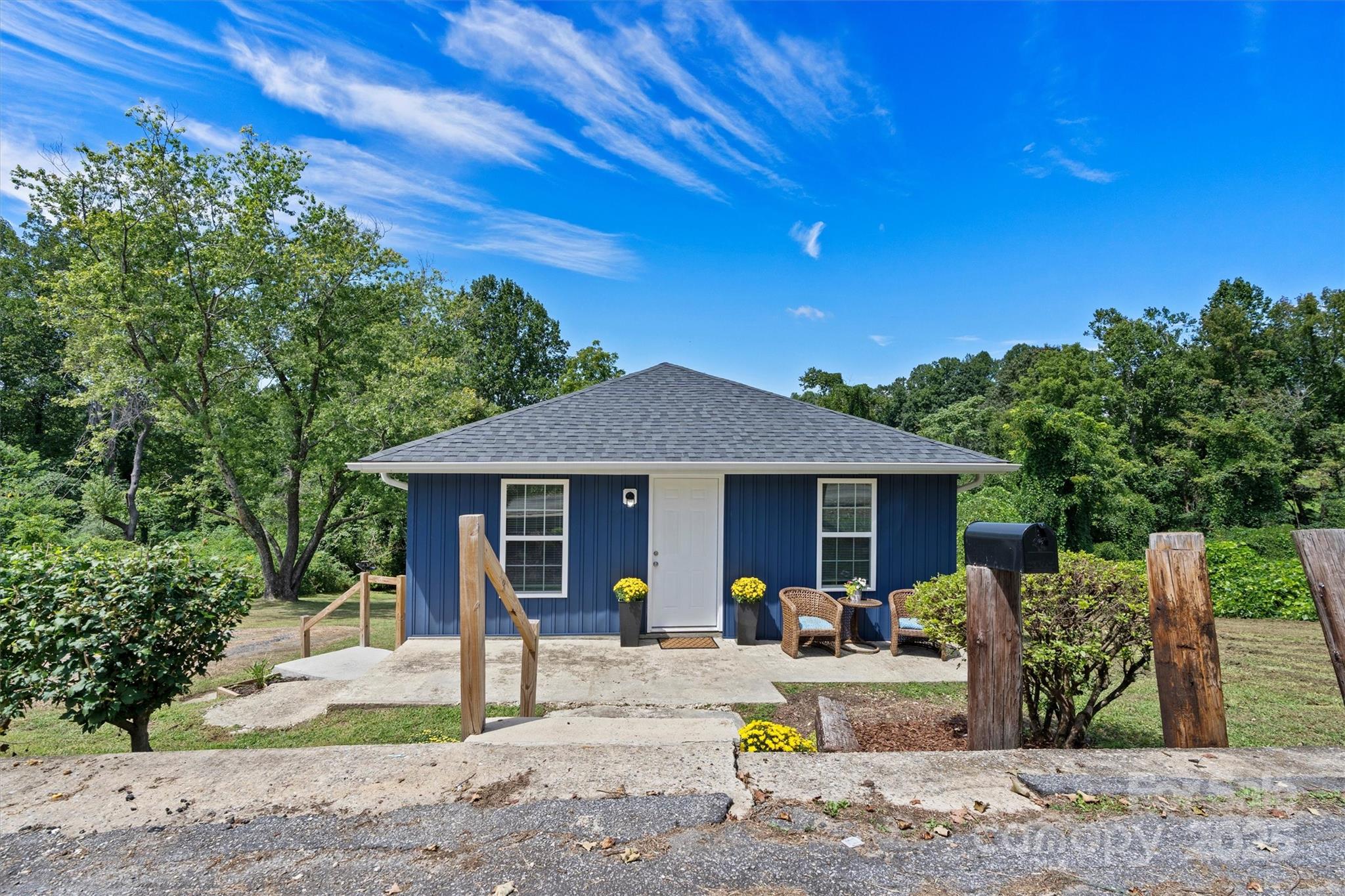 428 Folk Street NW