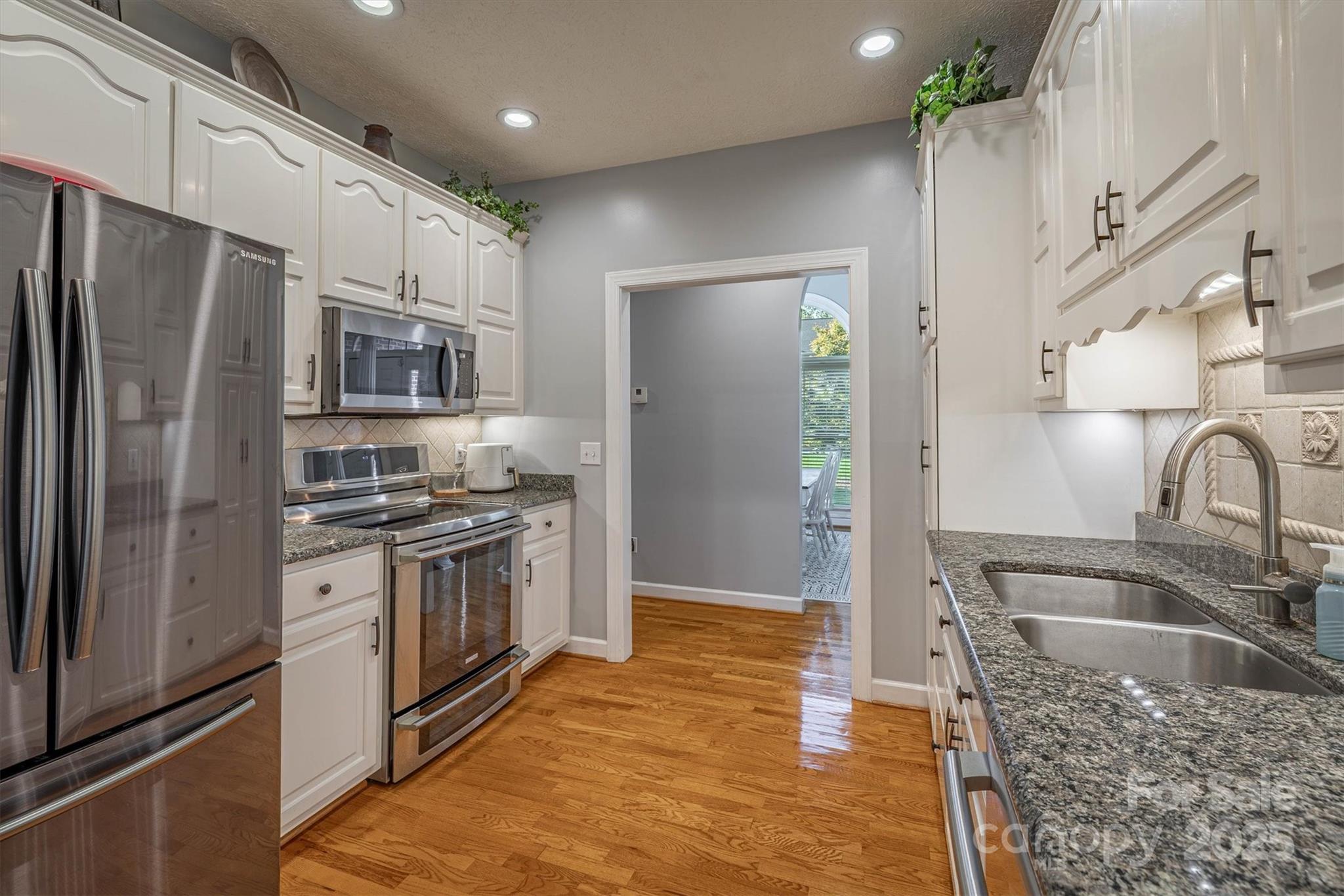 11 Greenway Drive