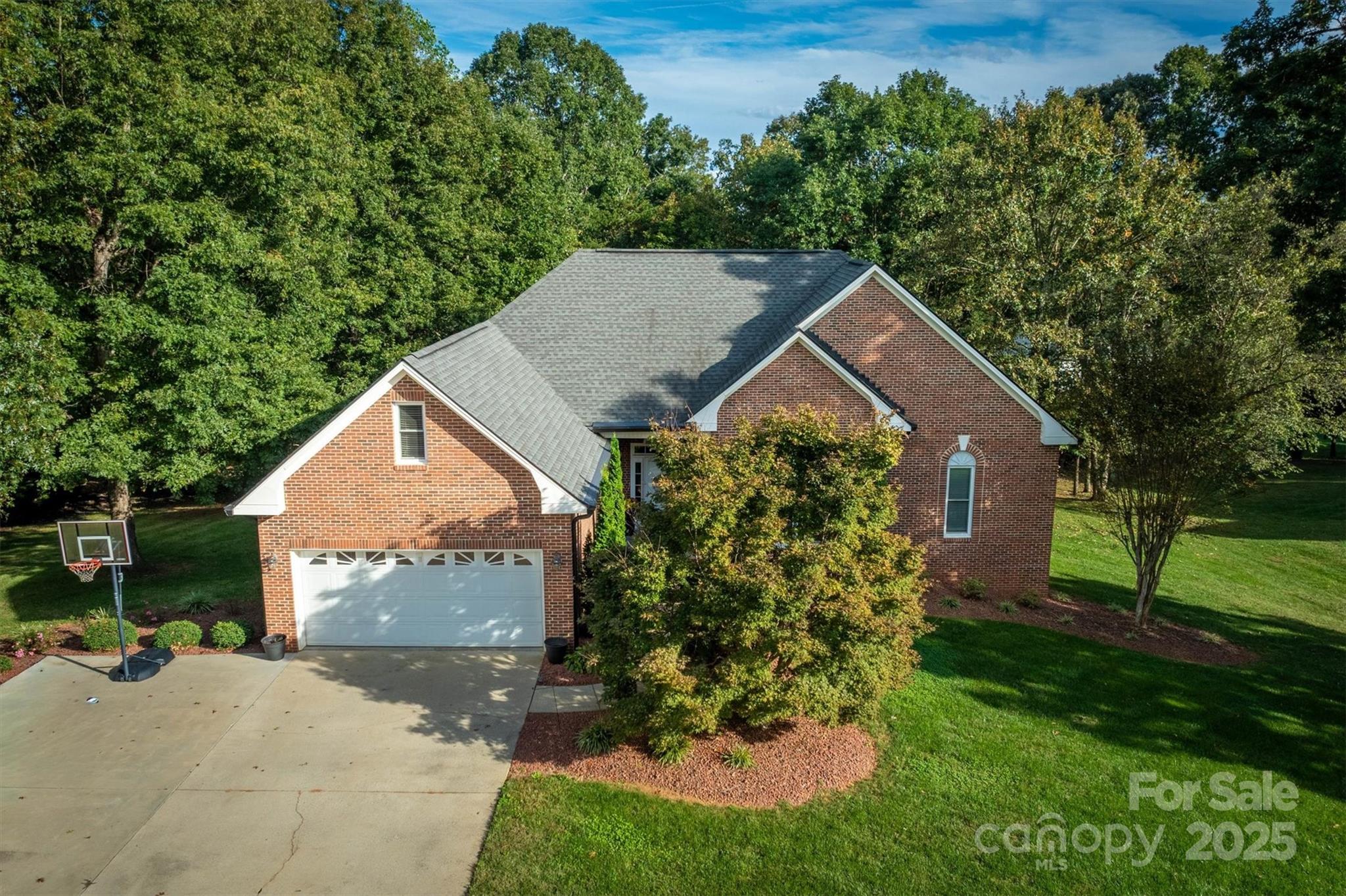 11 Greenway Drive