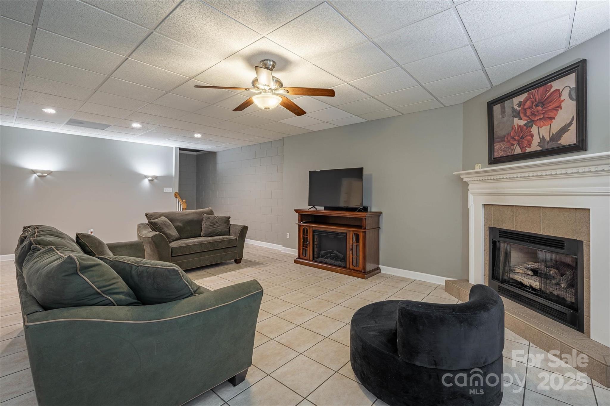 11 Greenway Drive