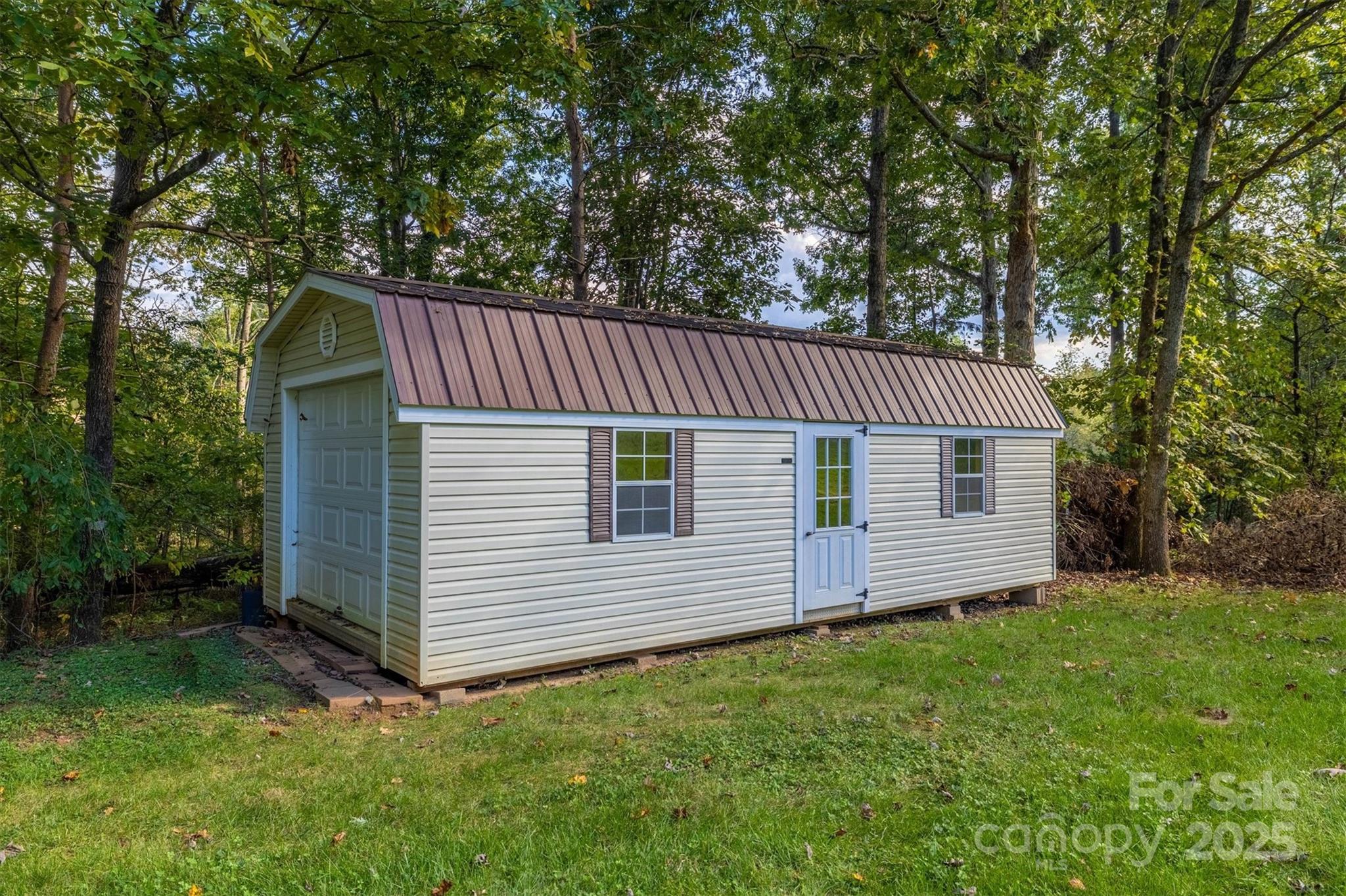 11 Greenway Drive