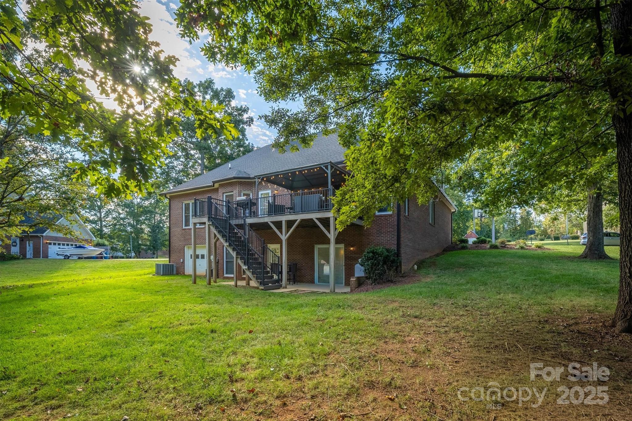 11 Greenway Drive