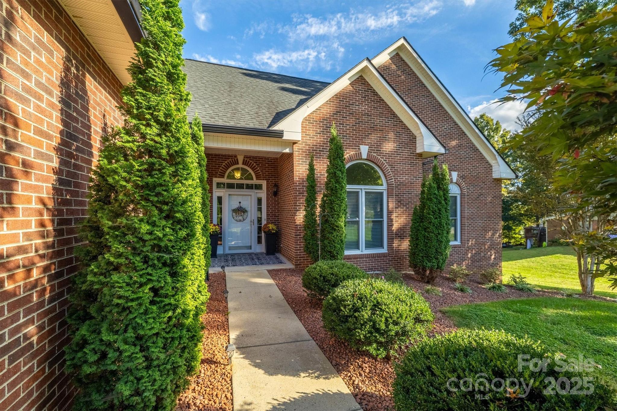 11 Greenway Drive