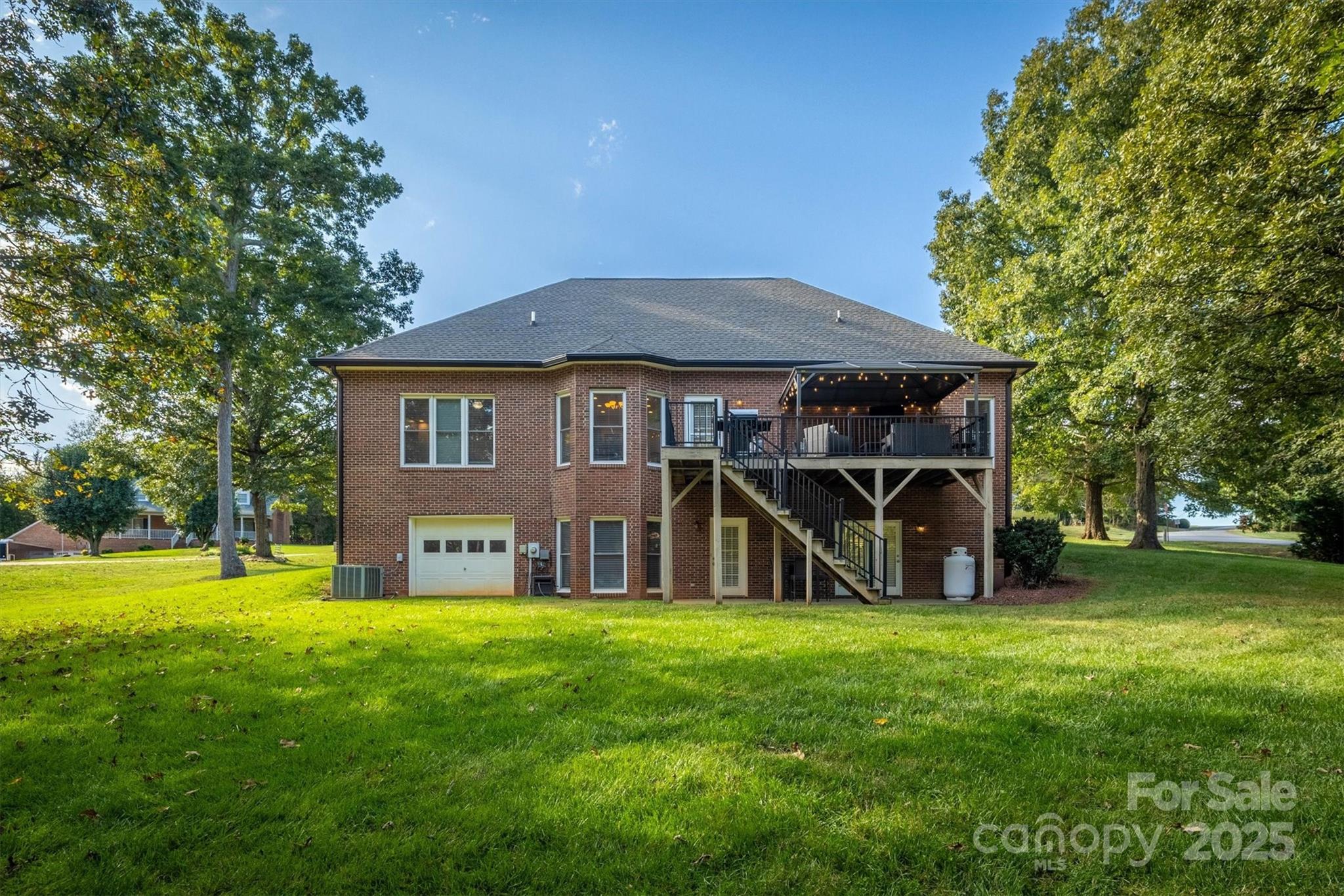 11 Greenway Drive