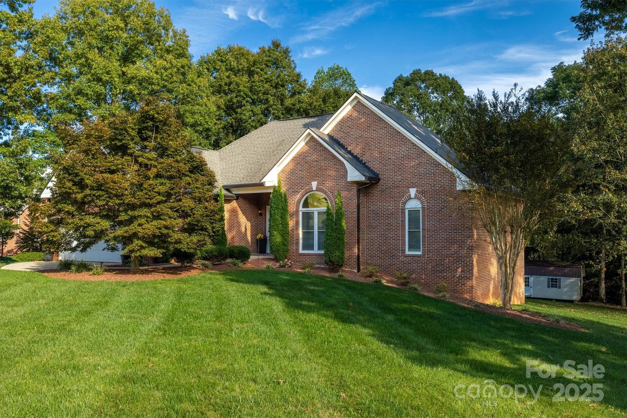 11 Greenway Drive