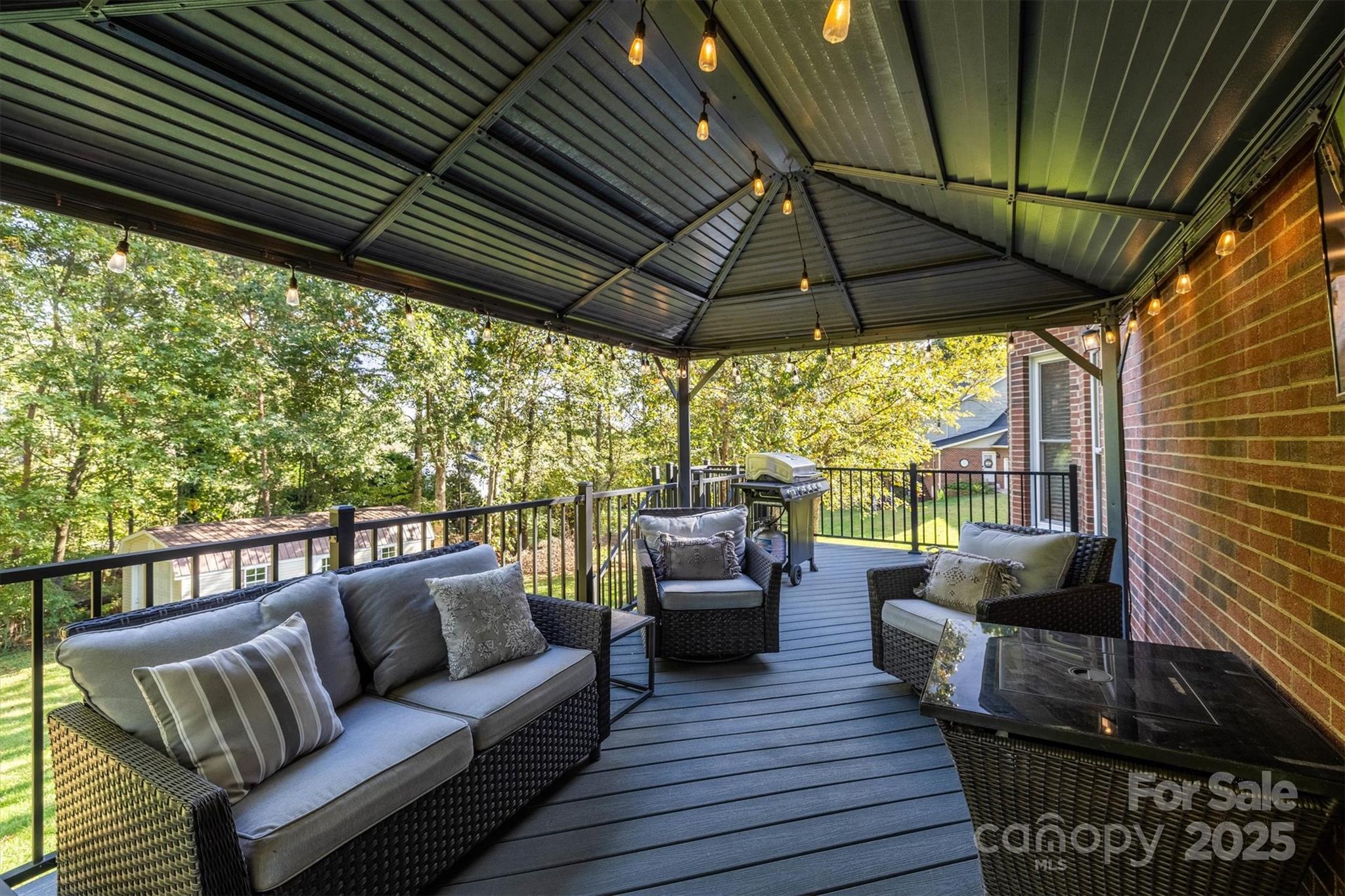 11 Greenway Drive