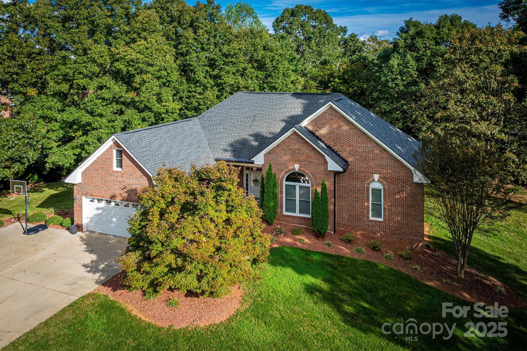 11 Greenway Drive