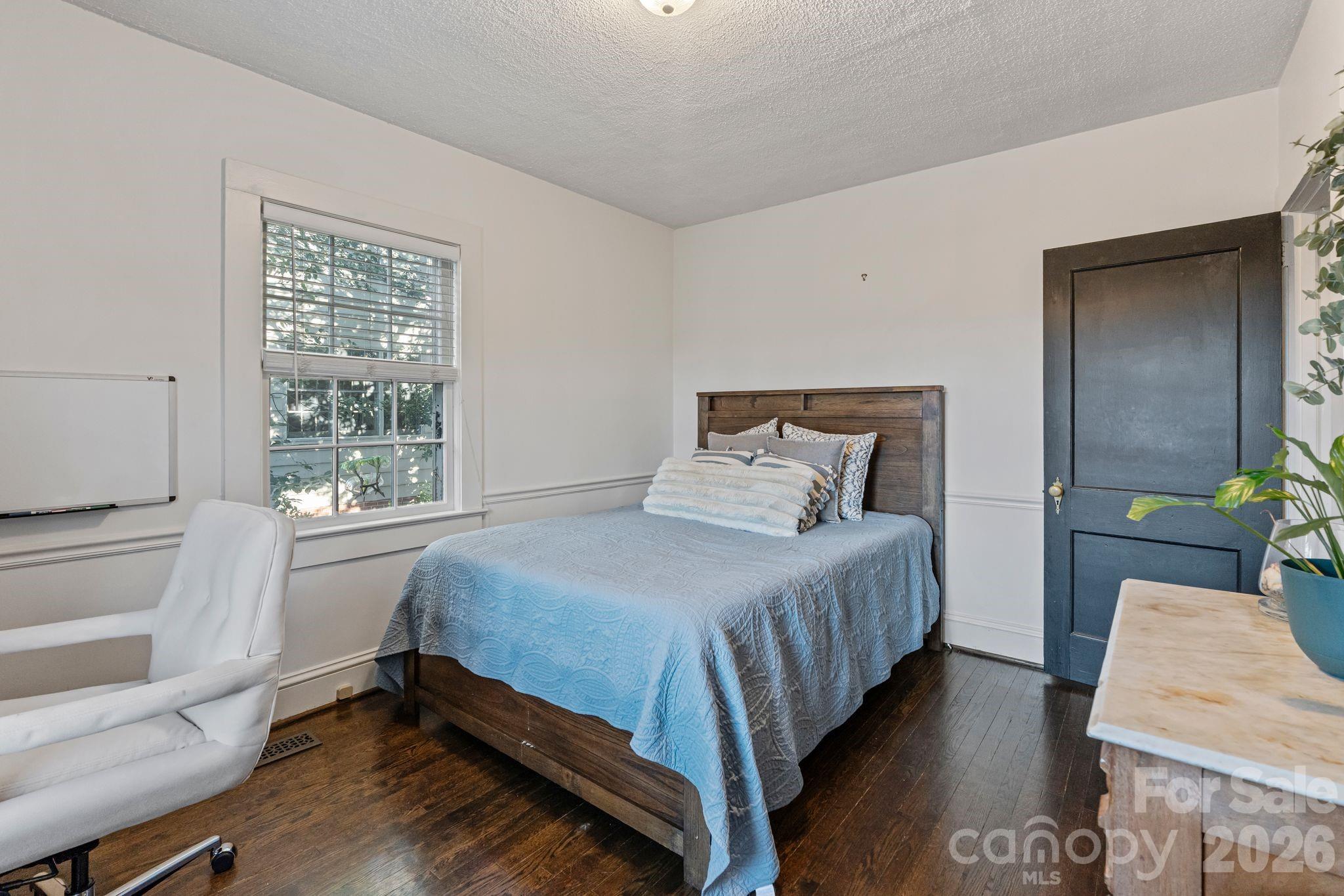 26 6TH Avenue NW
