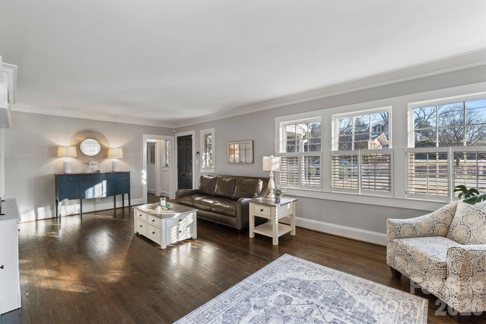 26 6TH Avenue NW