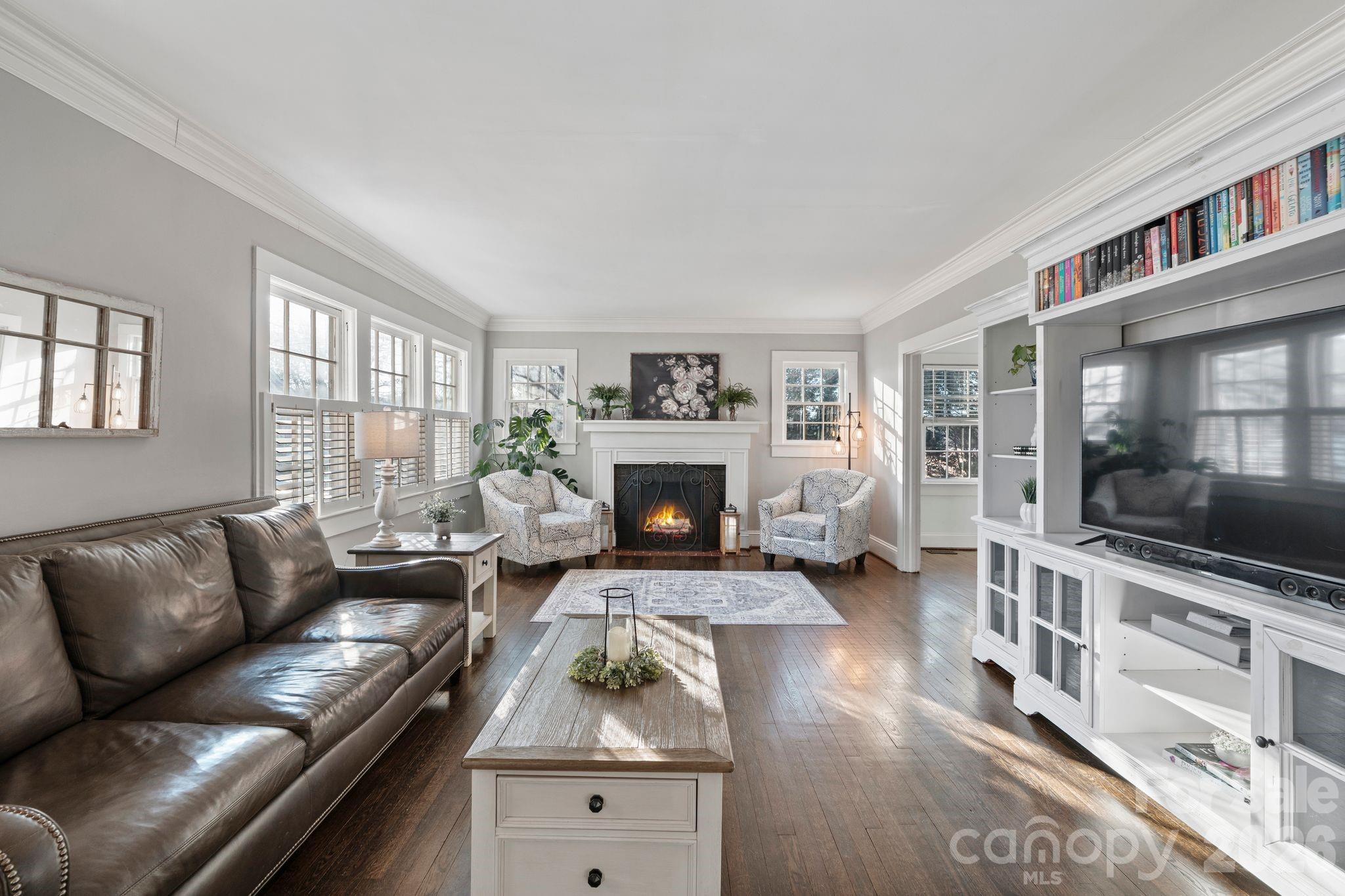 26 6TH Avenue NW