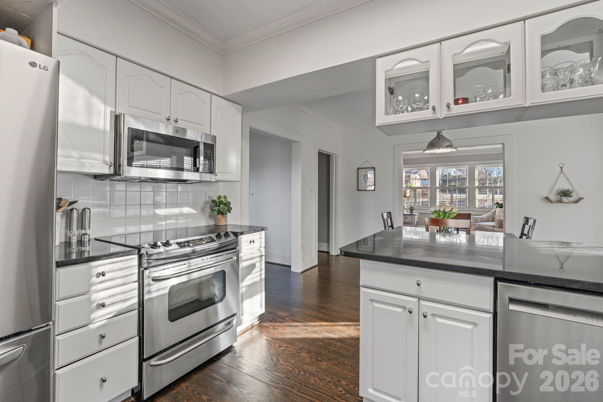 26 6TH Avenue NW