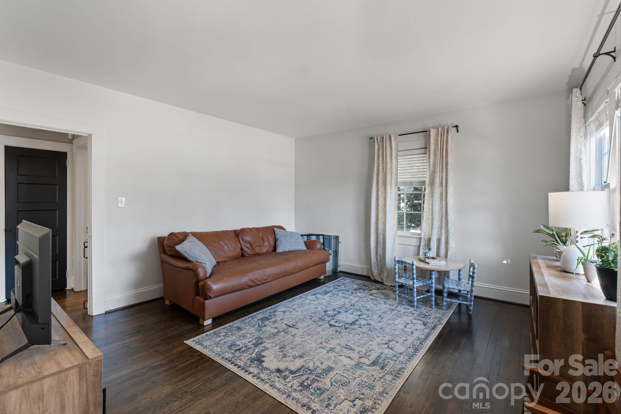 26 6TH Avenue NW