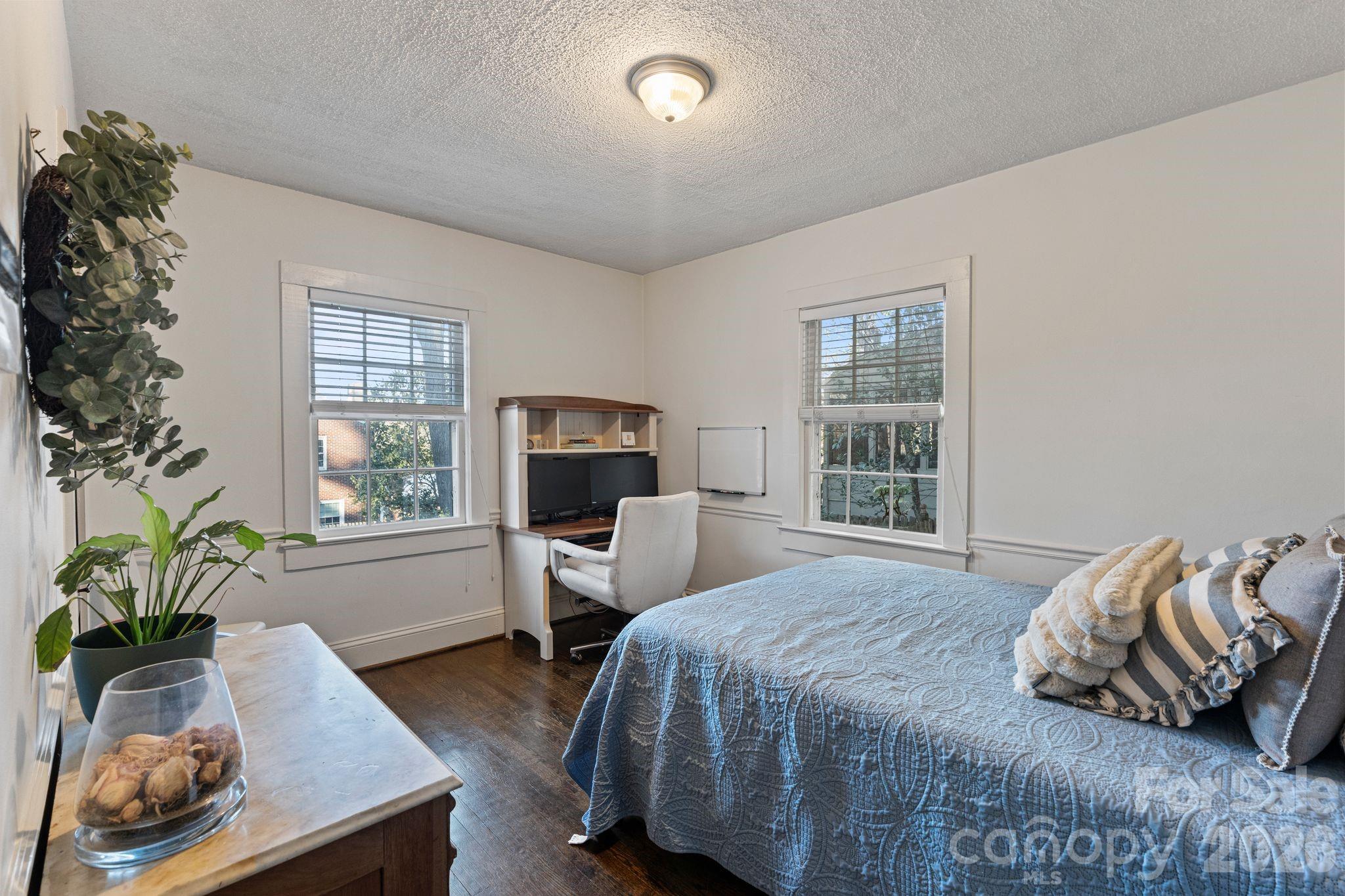 26 6TH Avenue NW