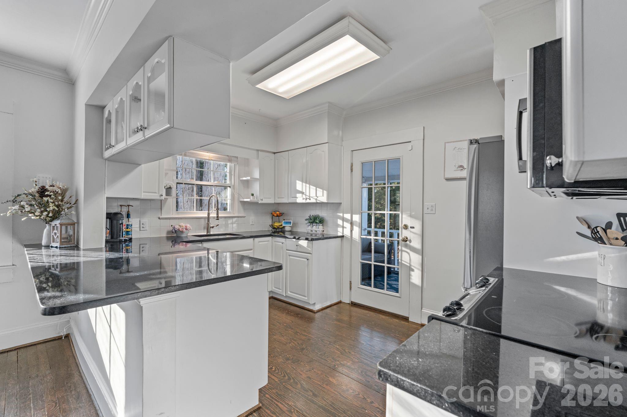 26 6TH Avenue NW