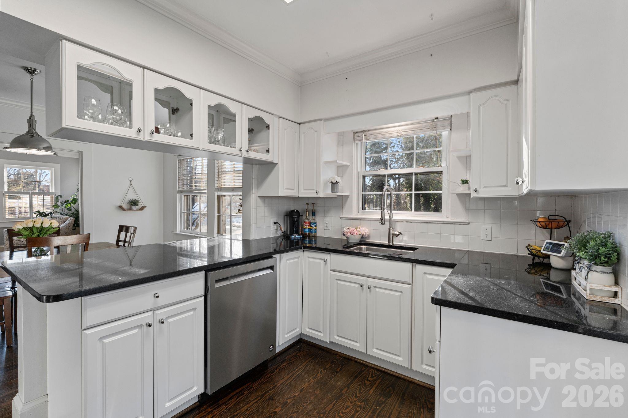 26 6TH Avenue NW