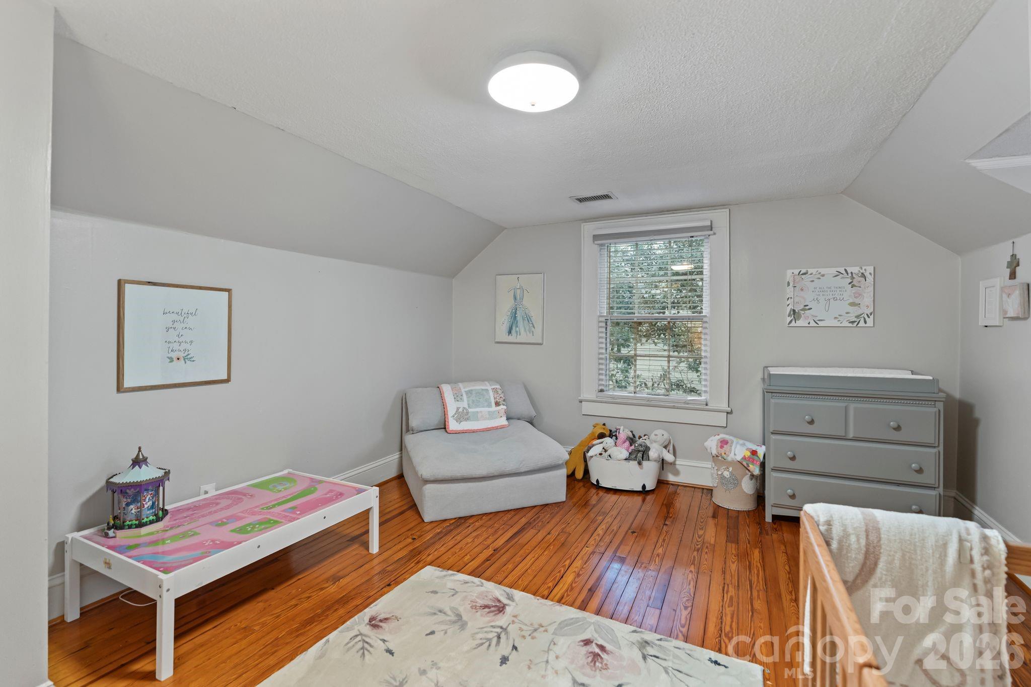 26 6TH Avenue NW