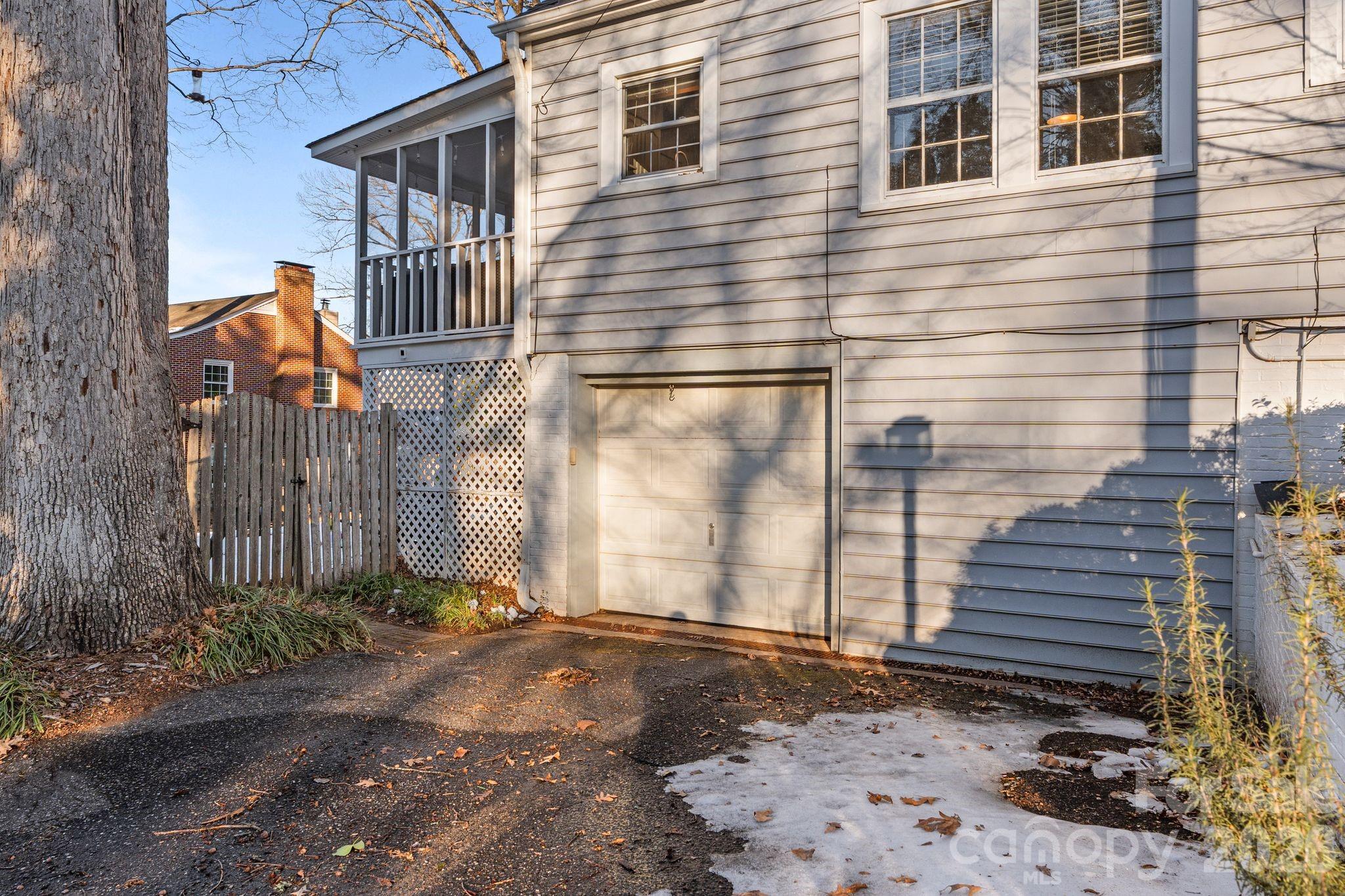 26 6TH Avenue NW