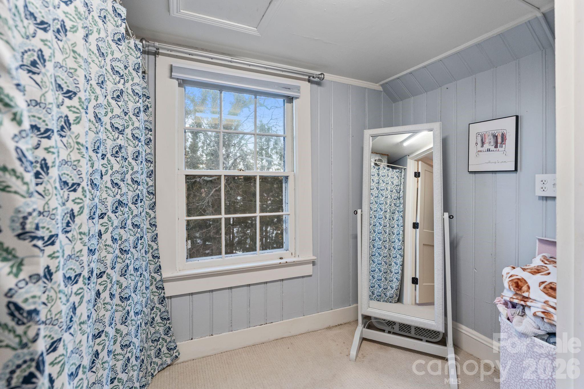 26 6TH Avenue NW