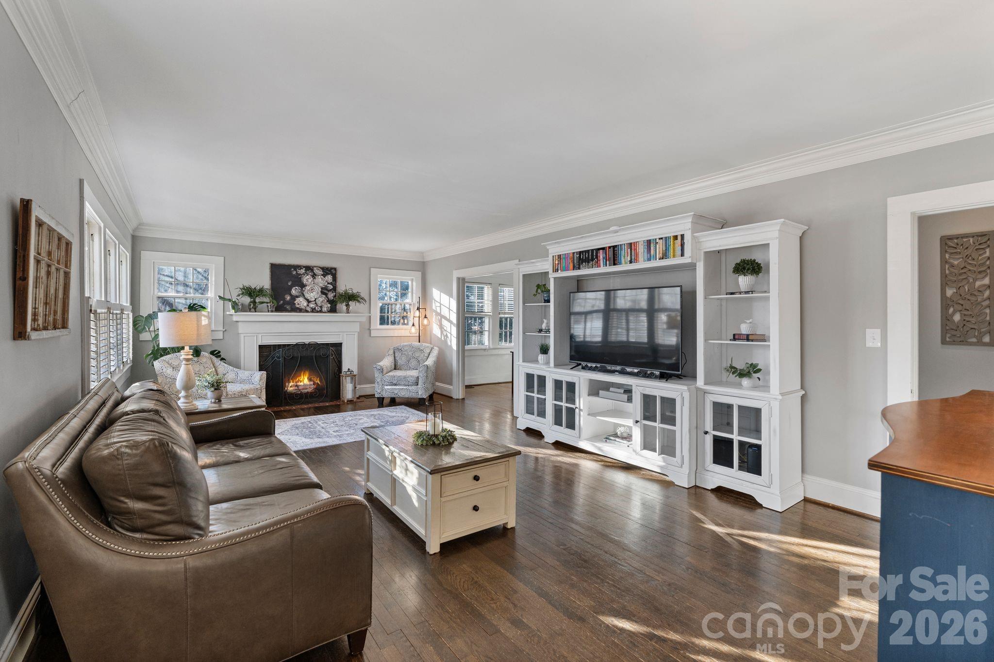 26 6TH Avenue NW