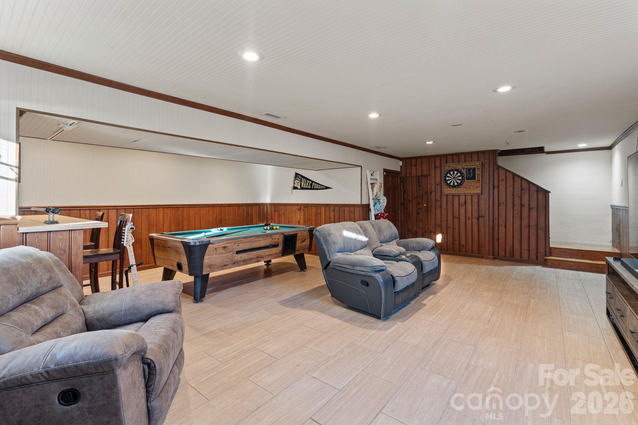 26 6TH Avenue NW