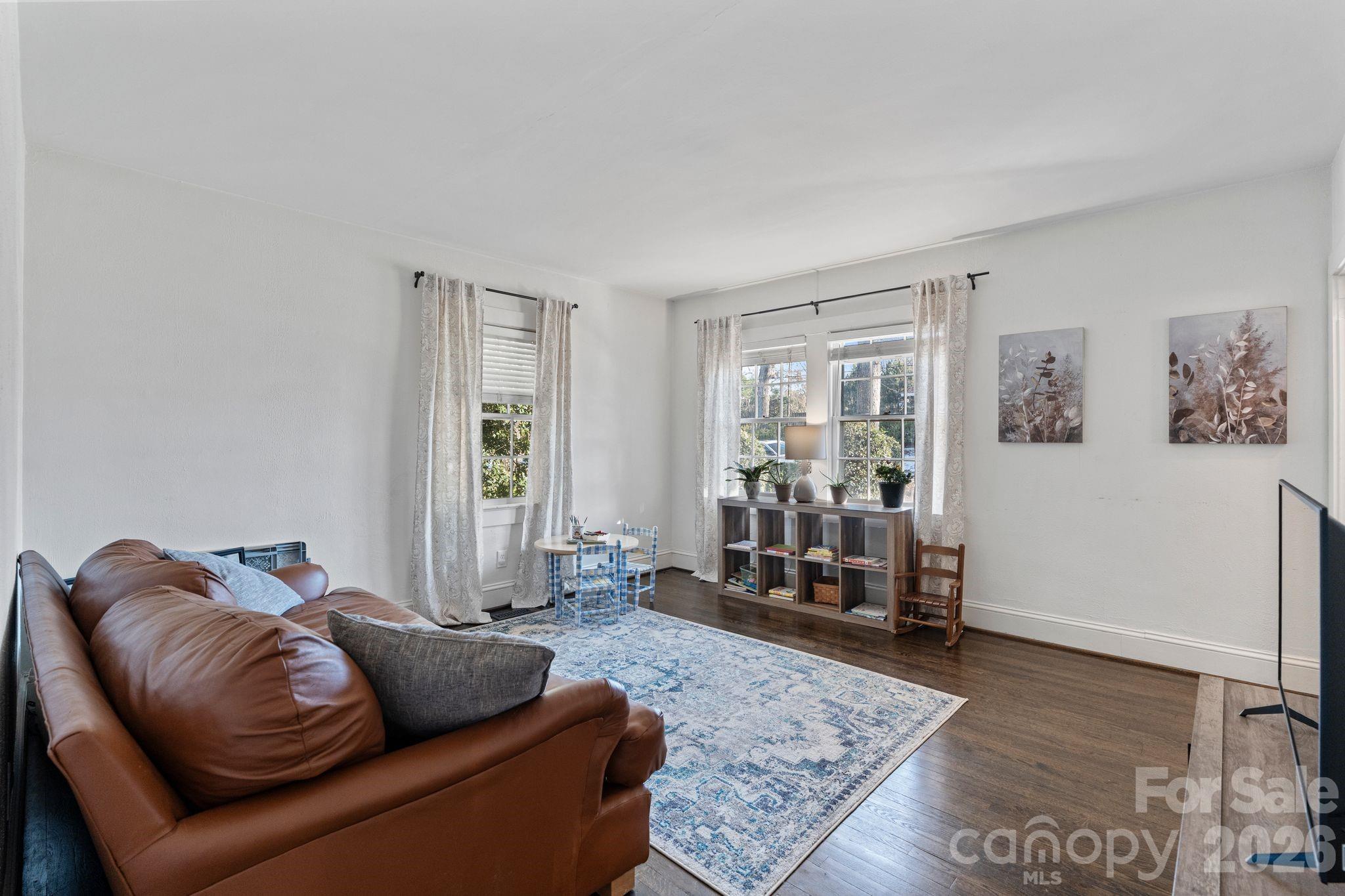 26 6TH Avenue NW