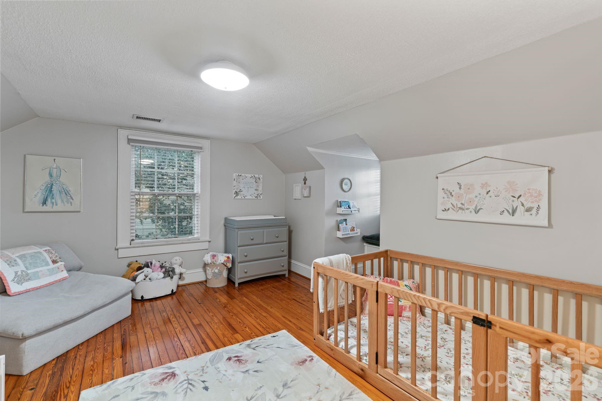 26 6TH Avenue NW