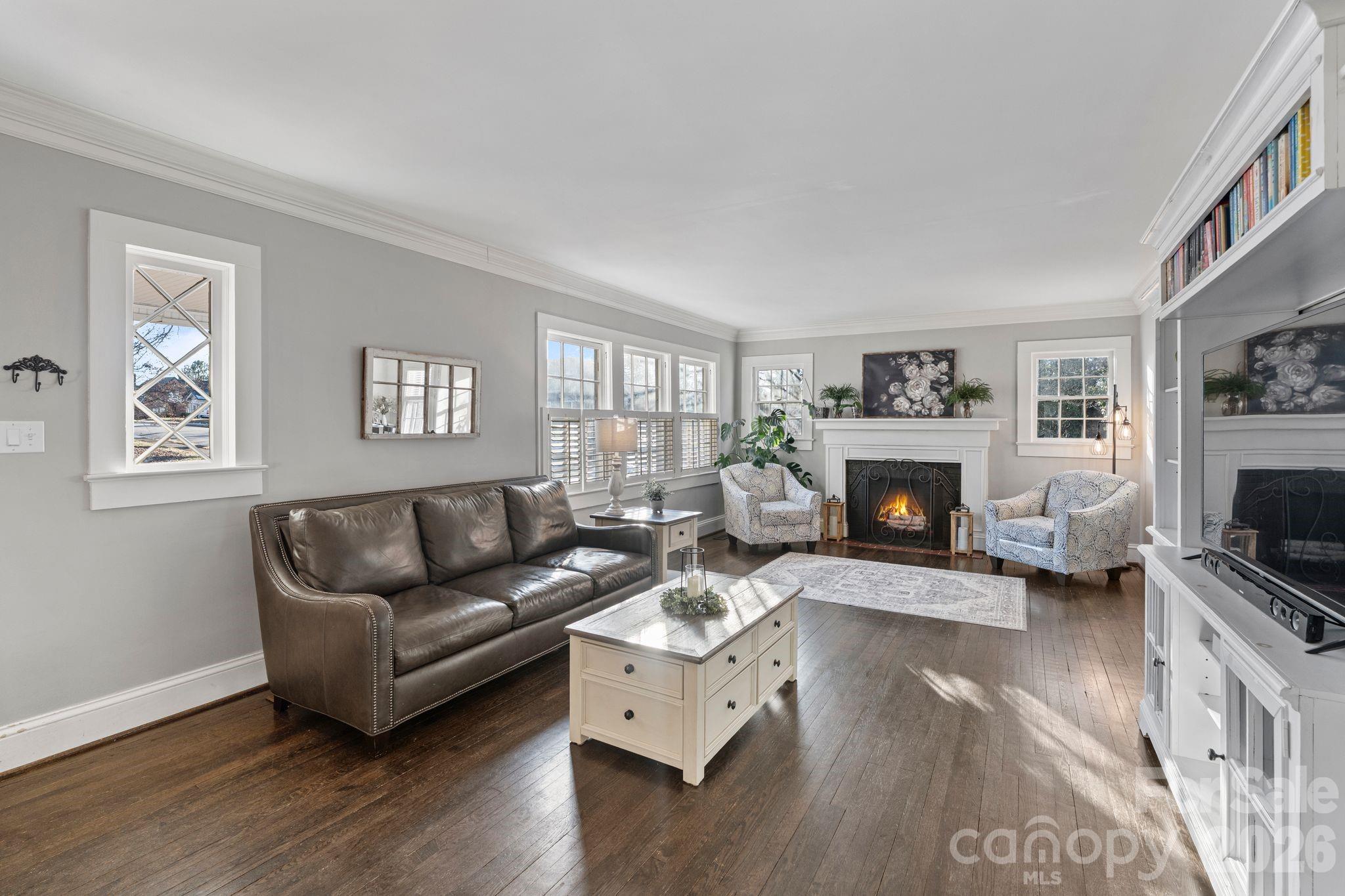 26 6TH Avenue NW
