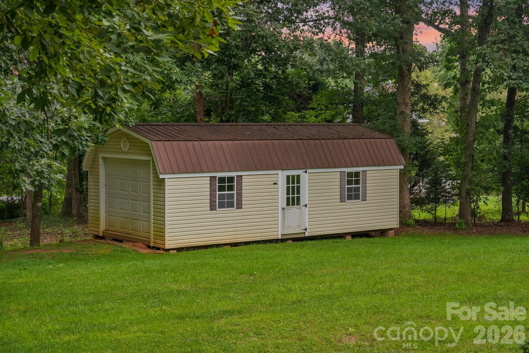 11 Greenway Drive