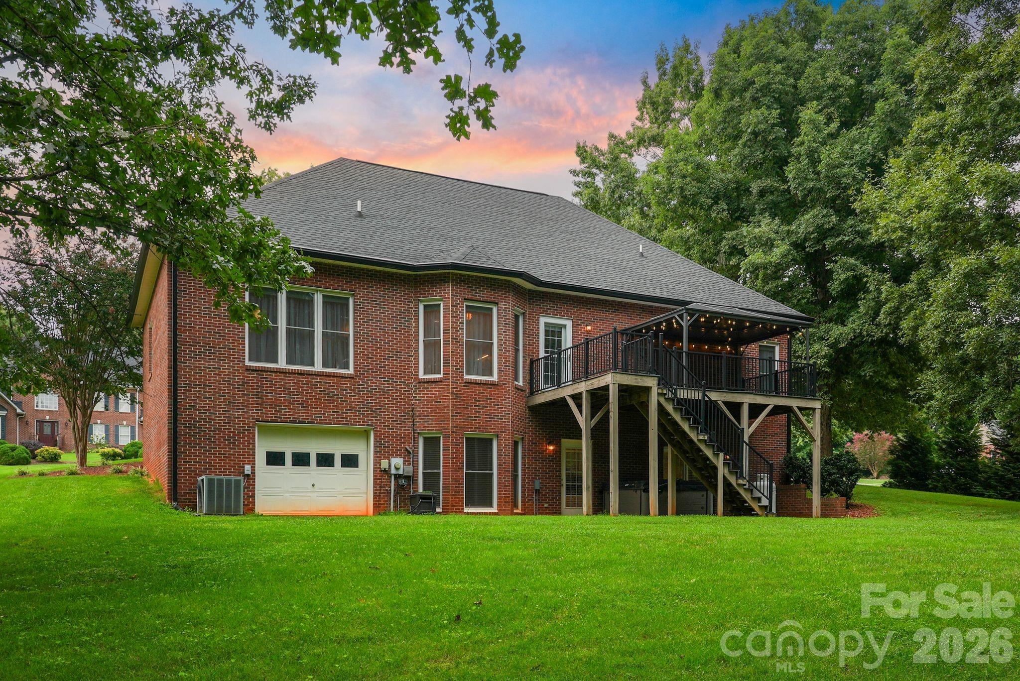 11 Greenway Drive