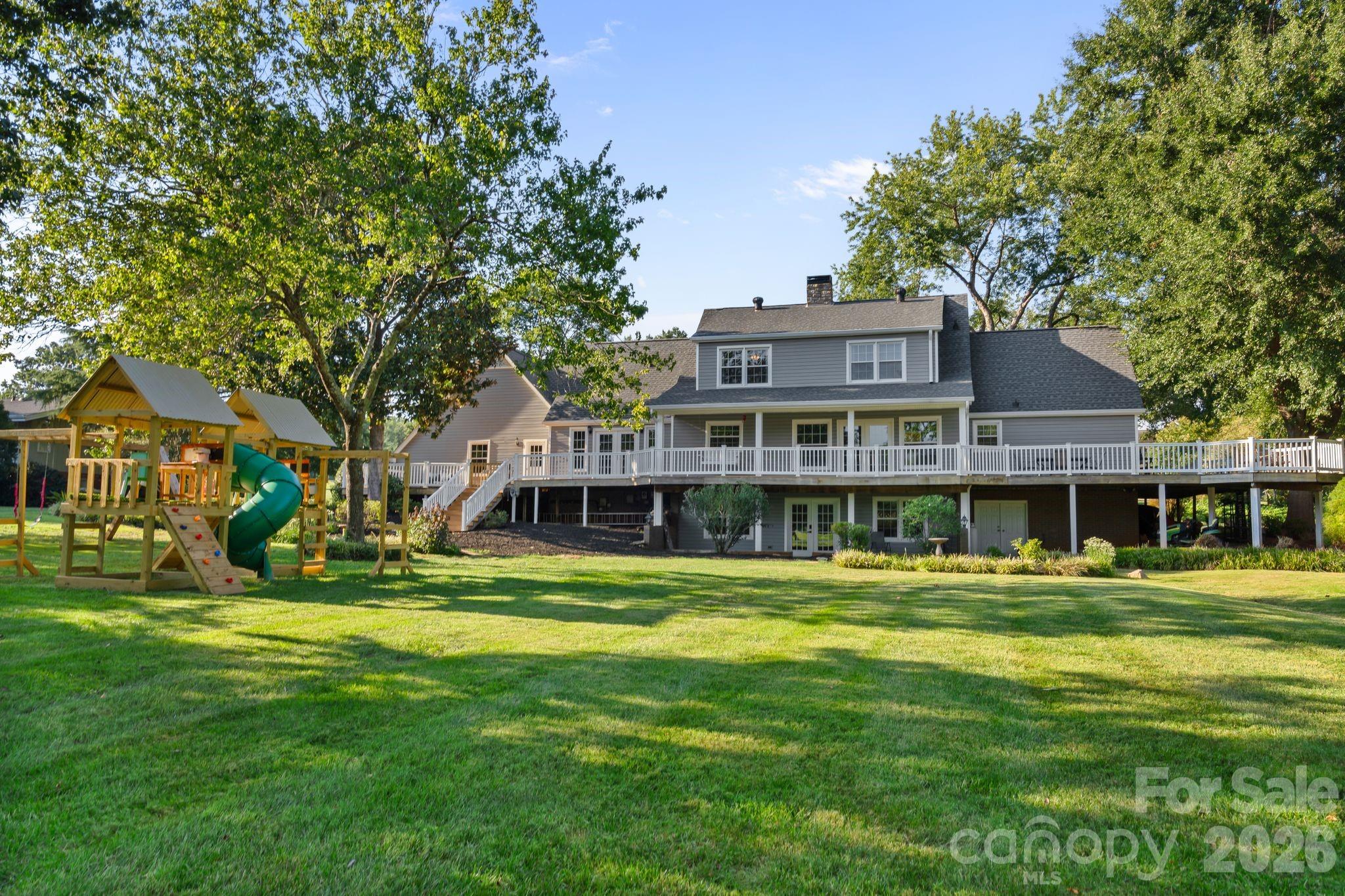2593 Birdie Lane NE