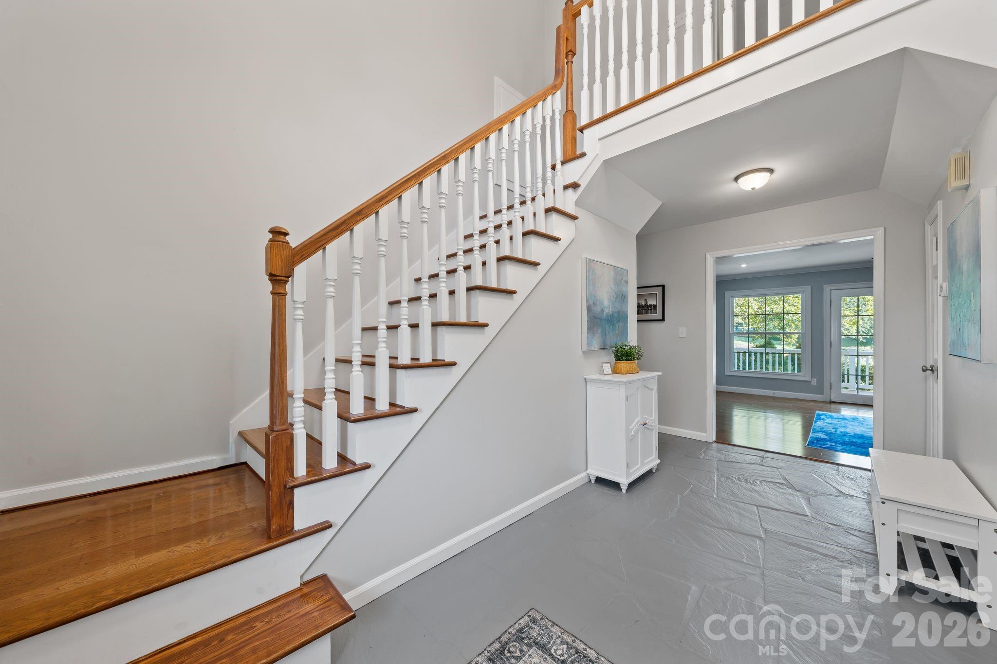 2593 Birdie Lane NE