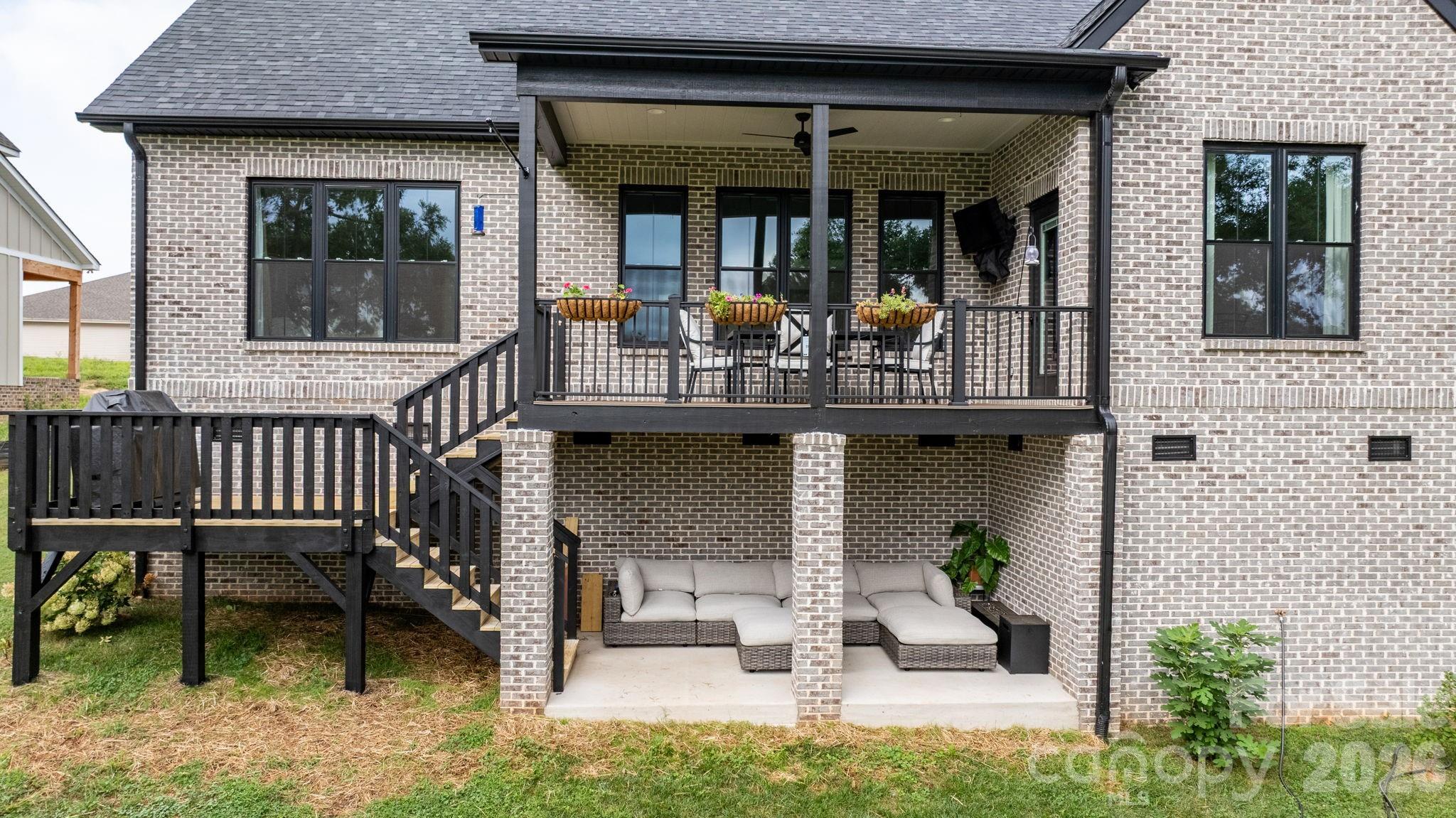 1116 Players Ridge Road